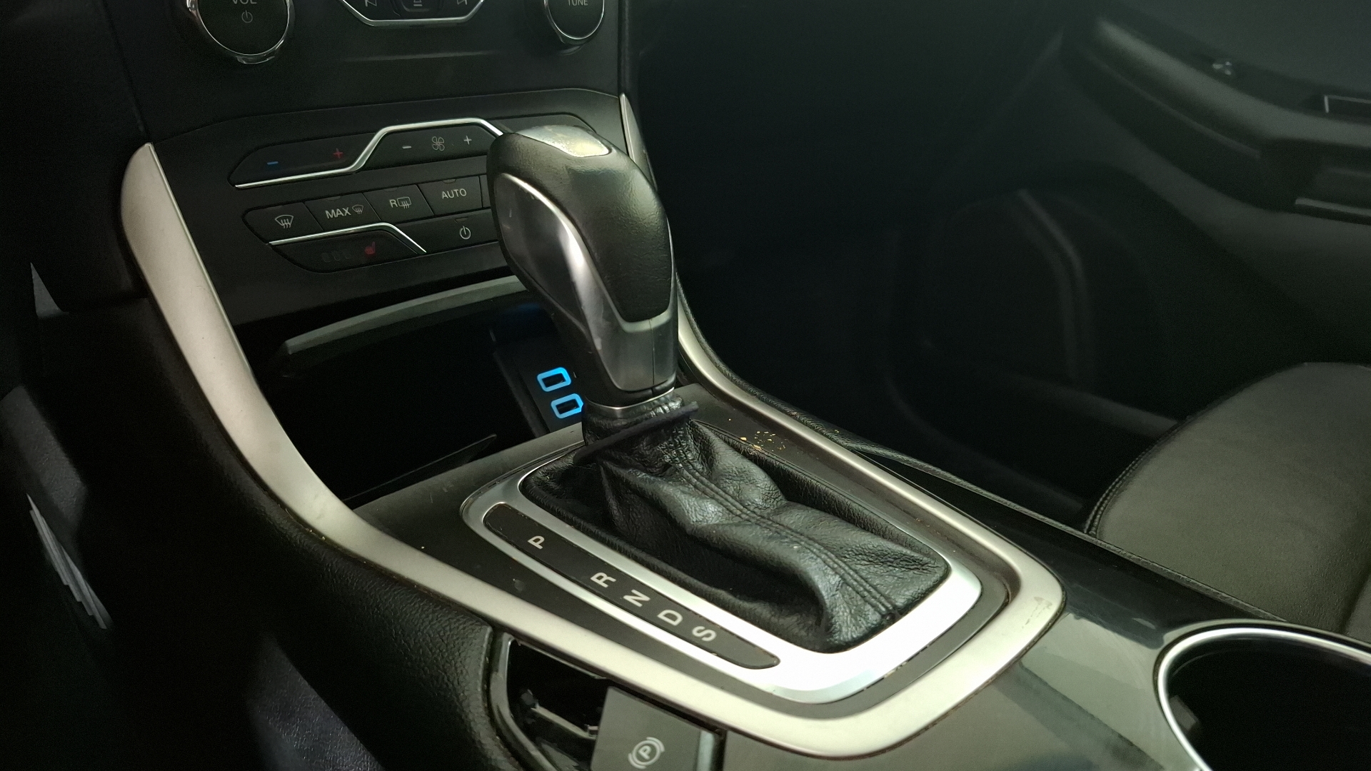 Ford Edge — foto 11 de 17