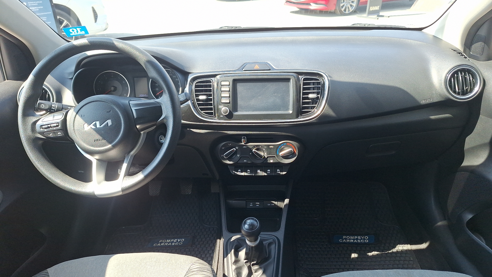 KIA Soluto — foto 6 de 15
