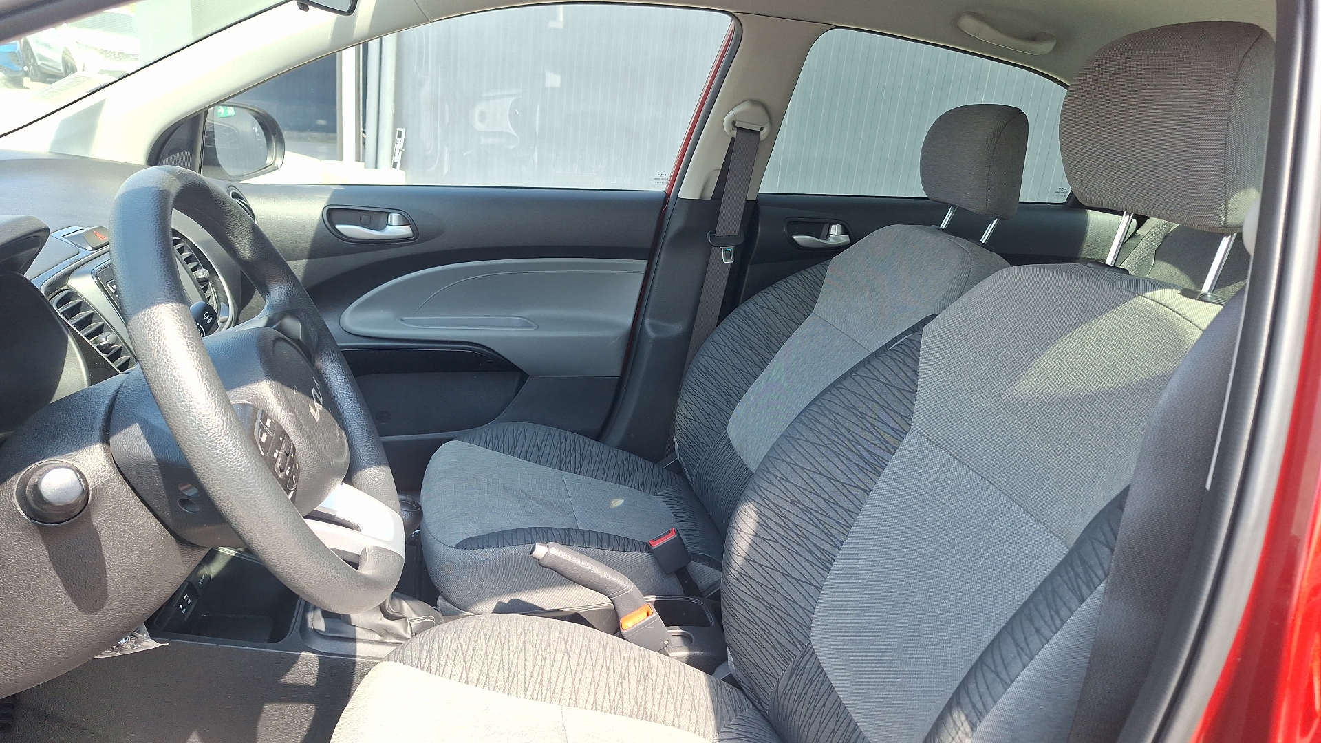 KIA Soluto — foto 14 de 15