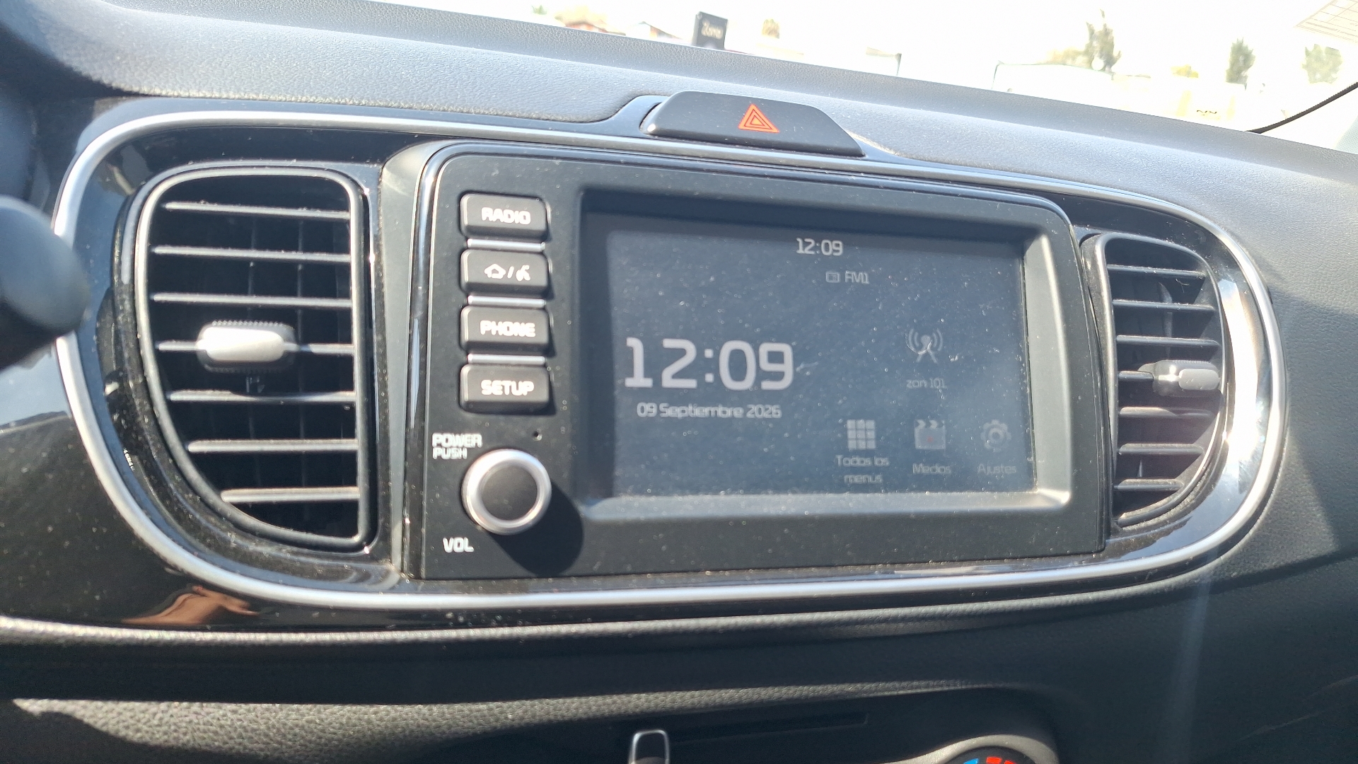 KIA Soluto — foto 10 de 15