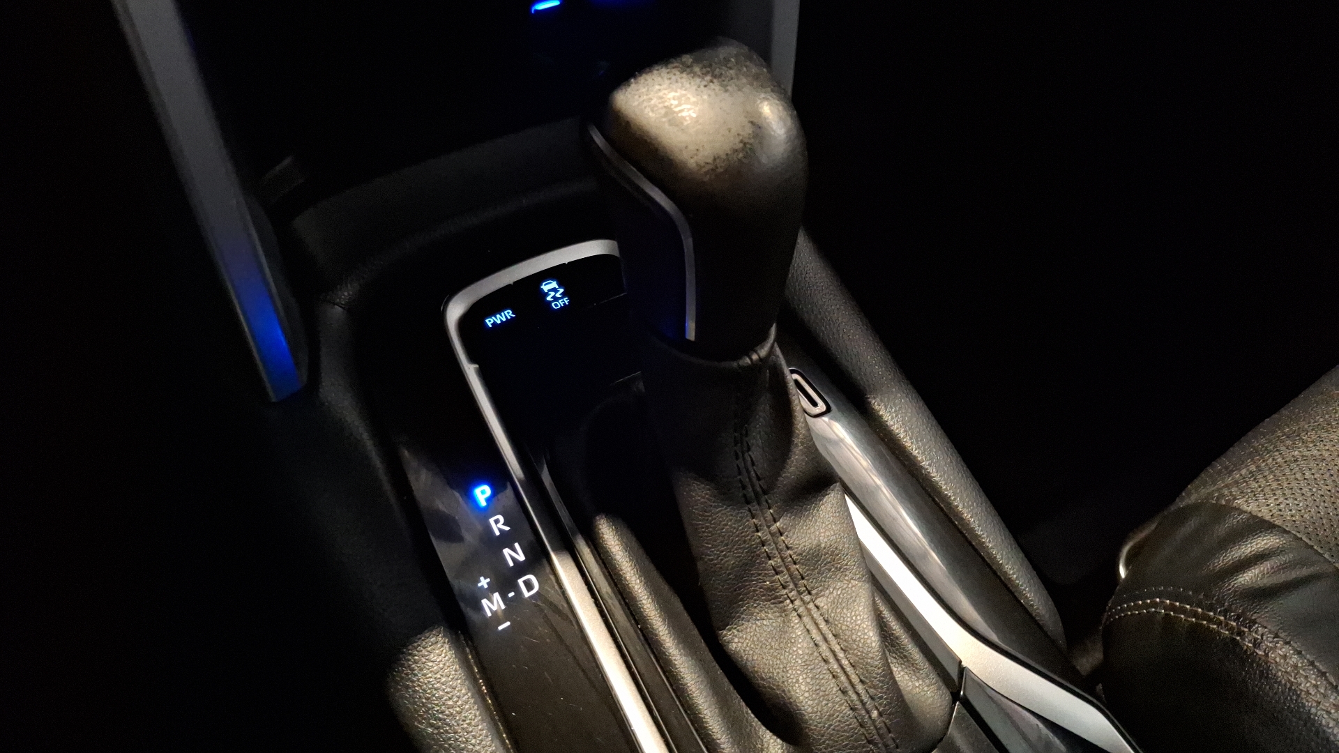 Toyota Corolla Cross — foto 11 de 16
