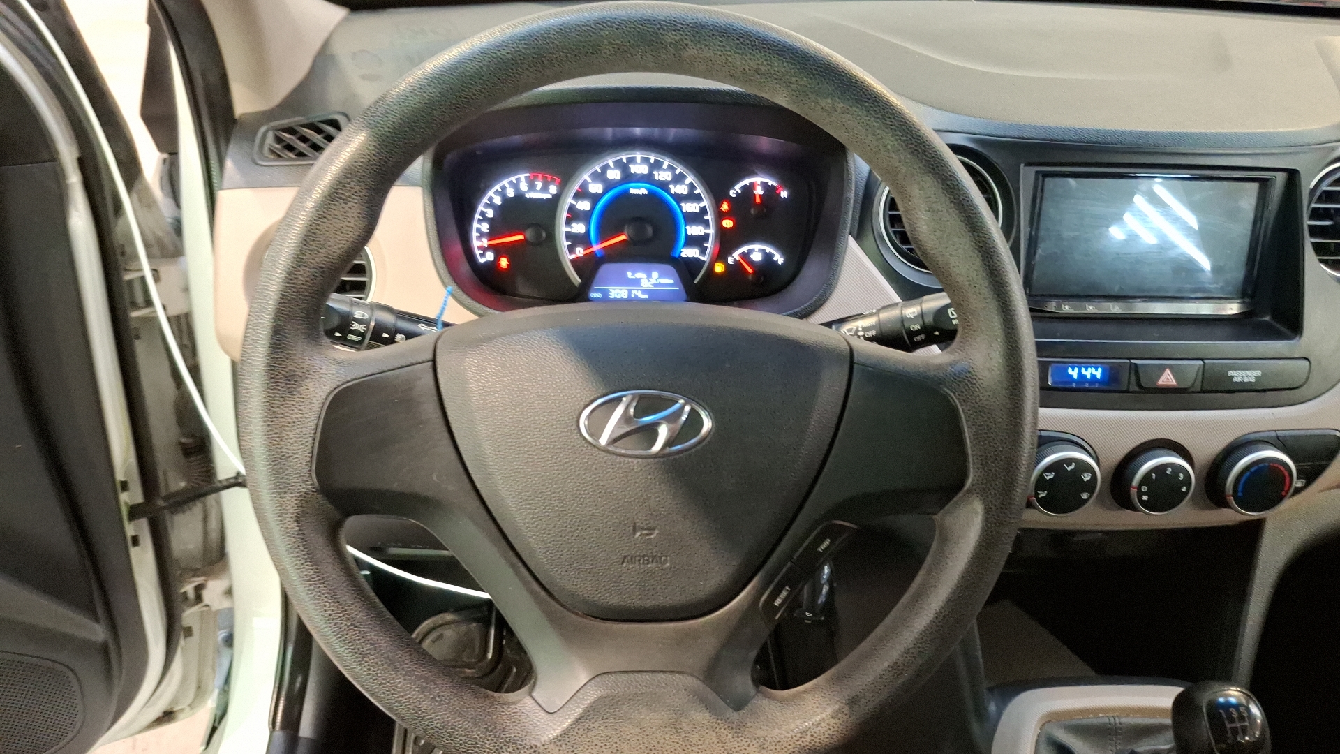 Hyundai Grand I10 — foto 8 de 16