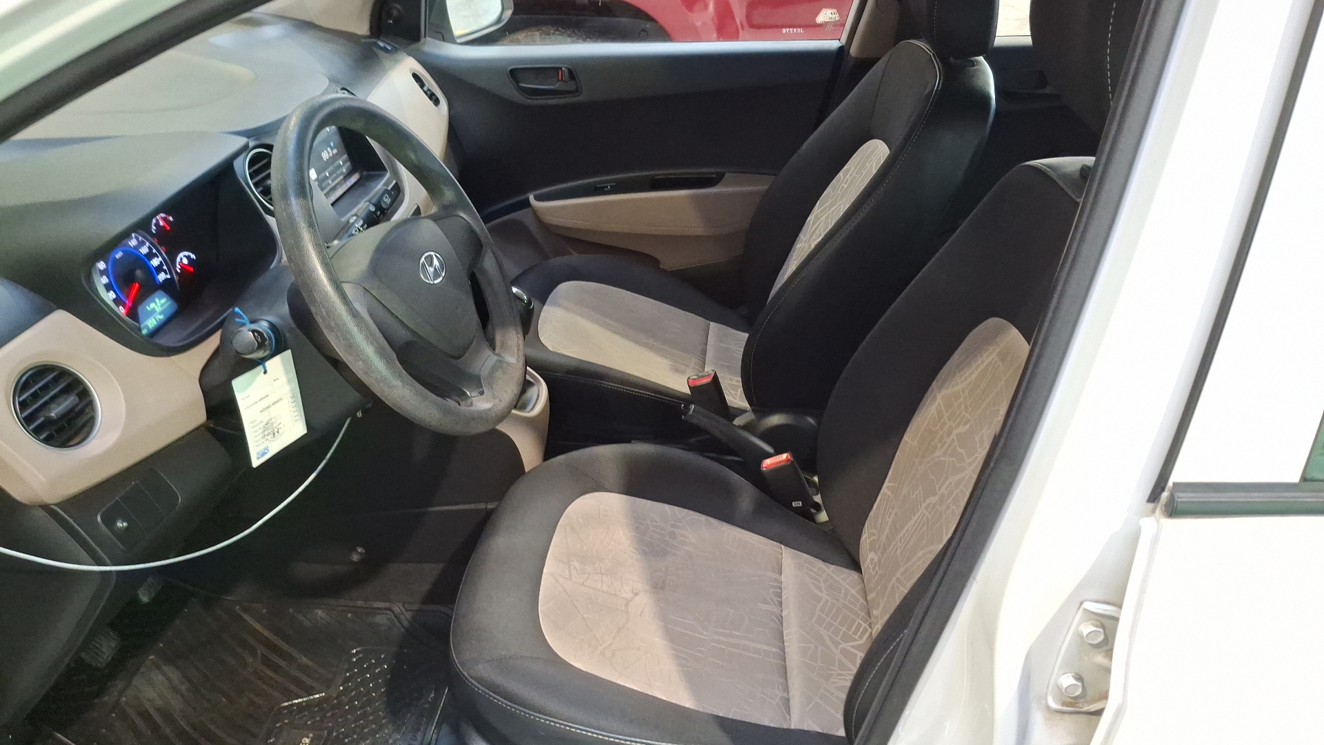 Hyundai Grand I10 — foto 12 de 16