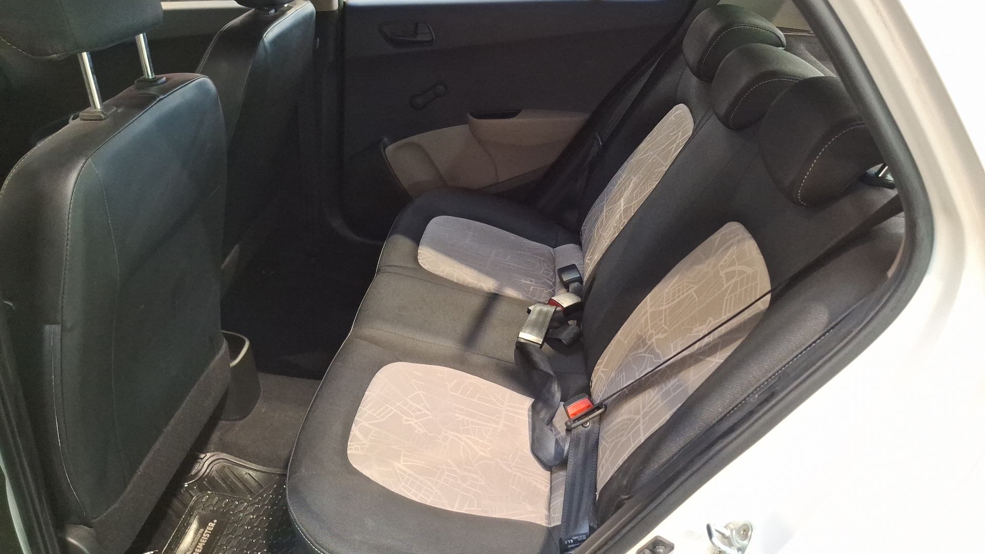 Hyundai Grand I10 — foto 13 de 16