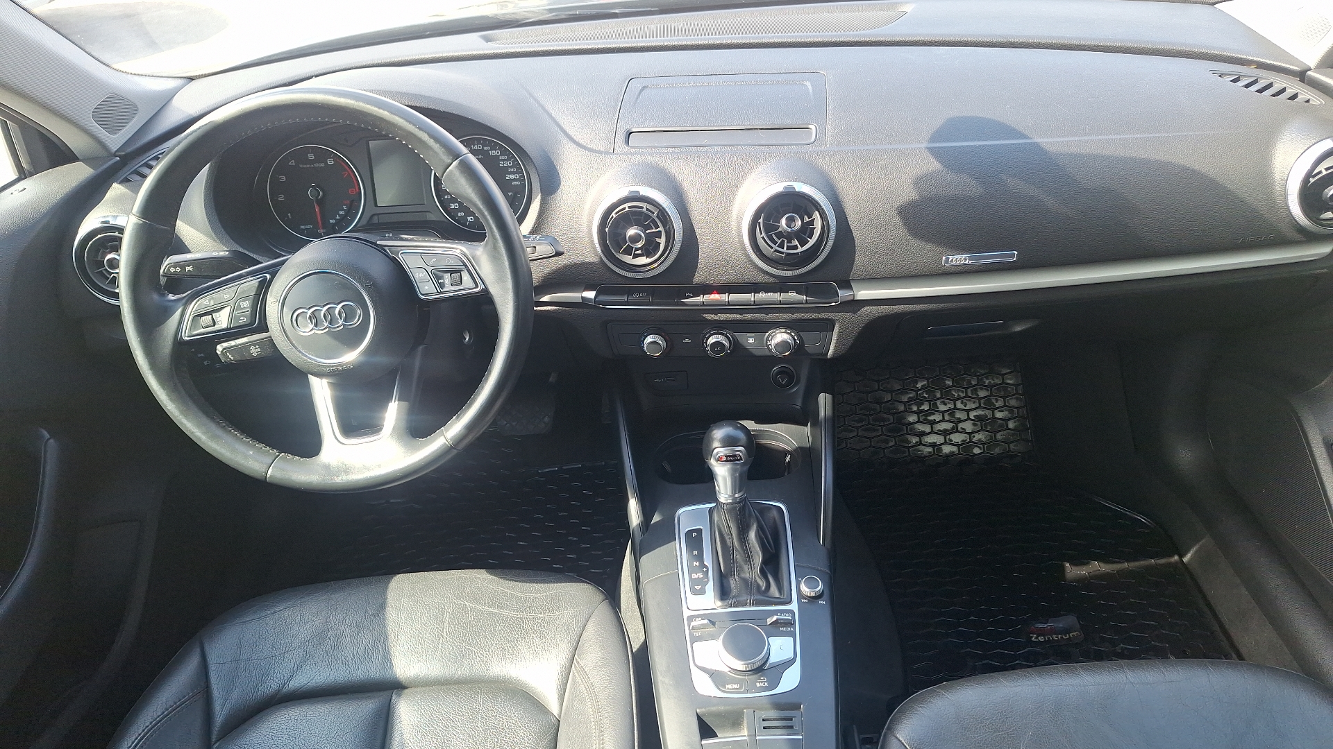 Audi A3 — foto 6 de 14