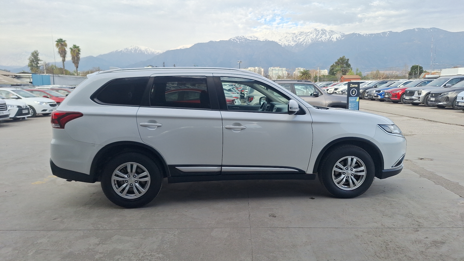 Mitsubishi Outlander — foto 5 de 15