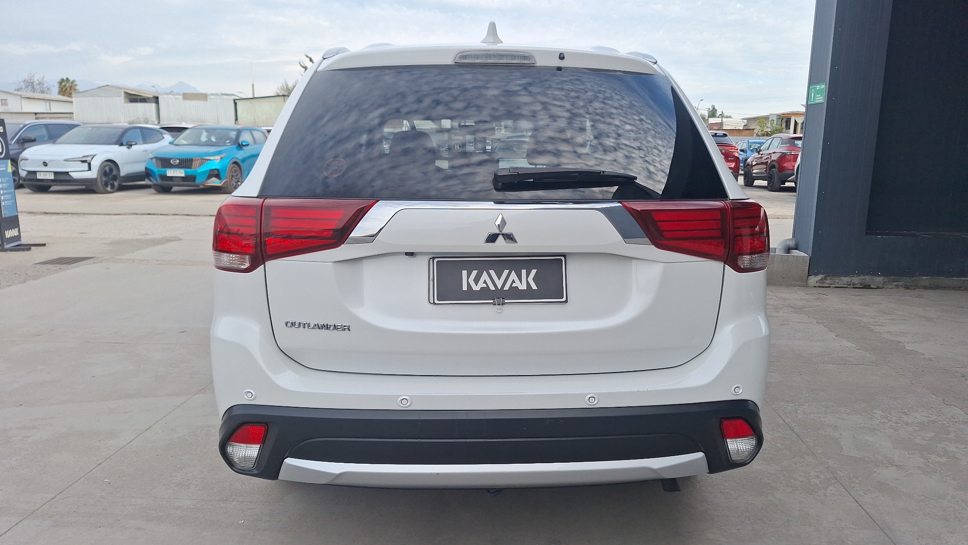 Mitsubishi Outlander — foto 3 de 15