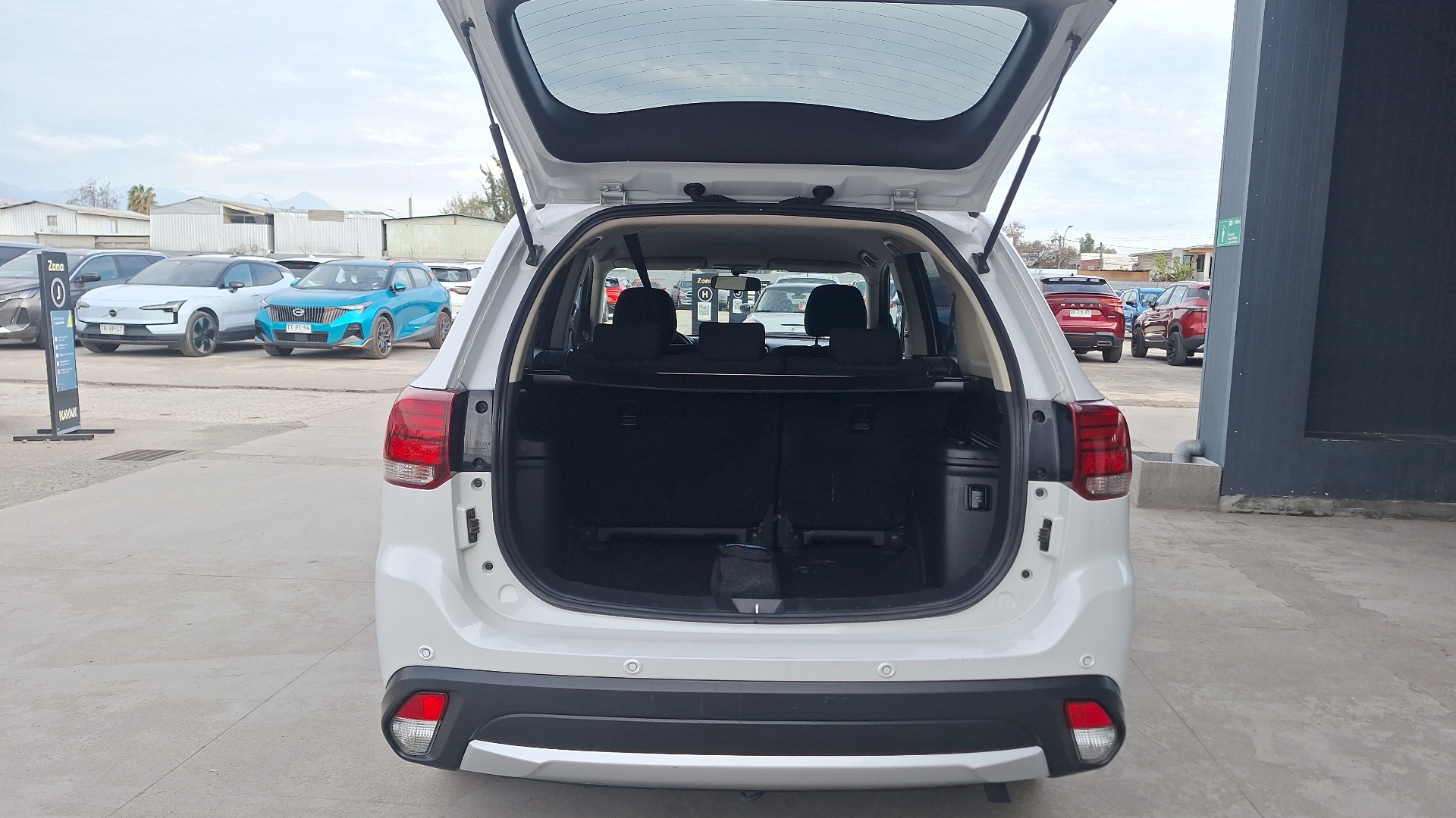 Mitsubishi Outlander — foto 4 de 15