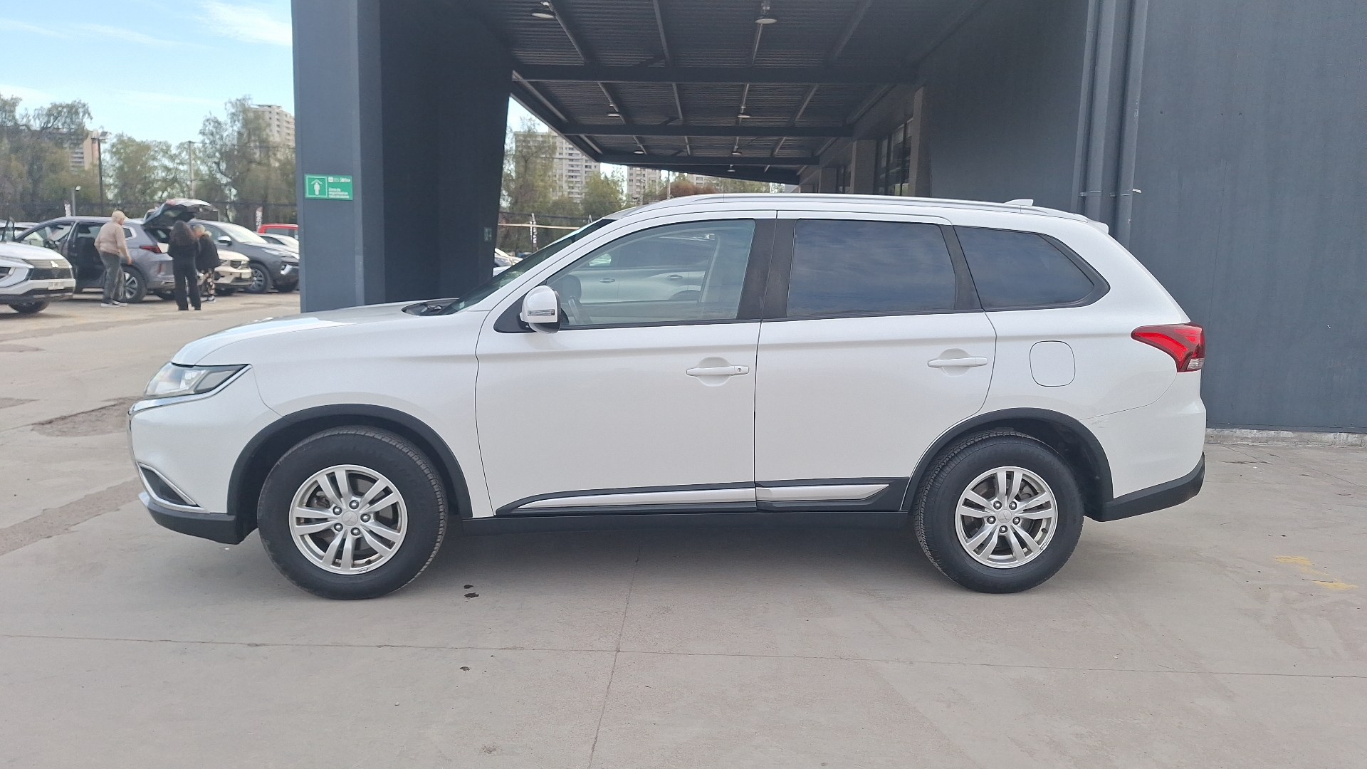 Mitsubishi Outlander — foto 2 de 15