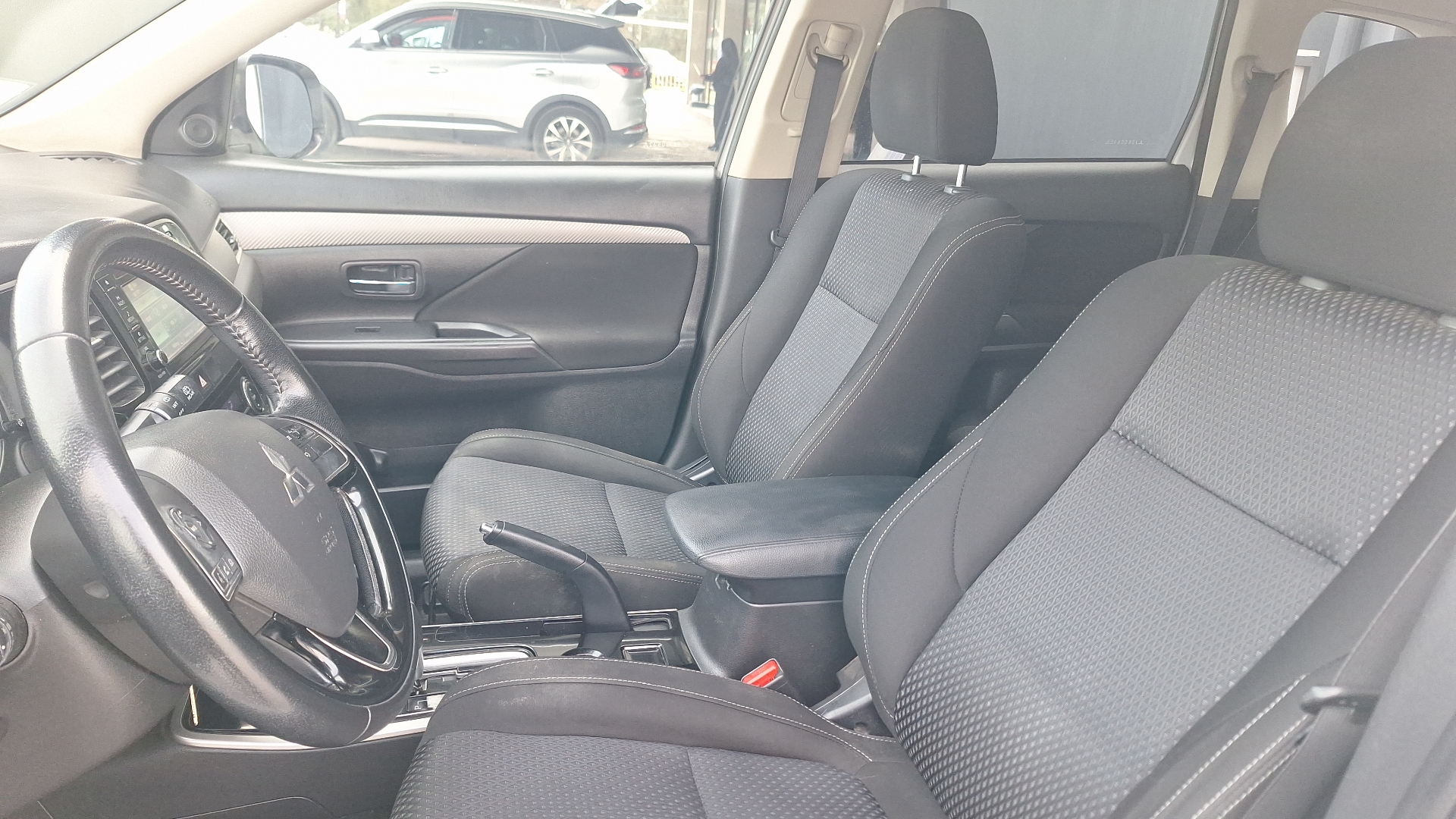Mitsubishi Outlander — foto 14 de 15