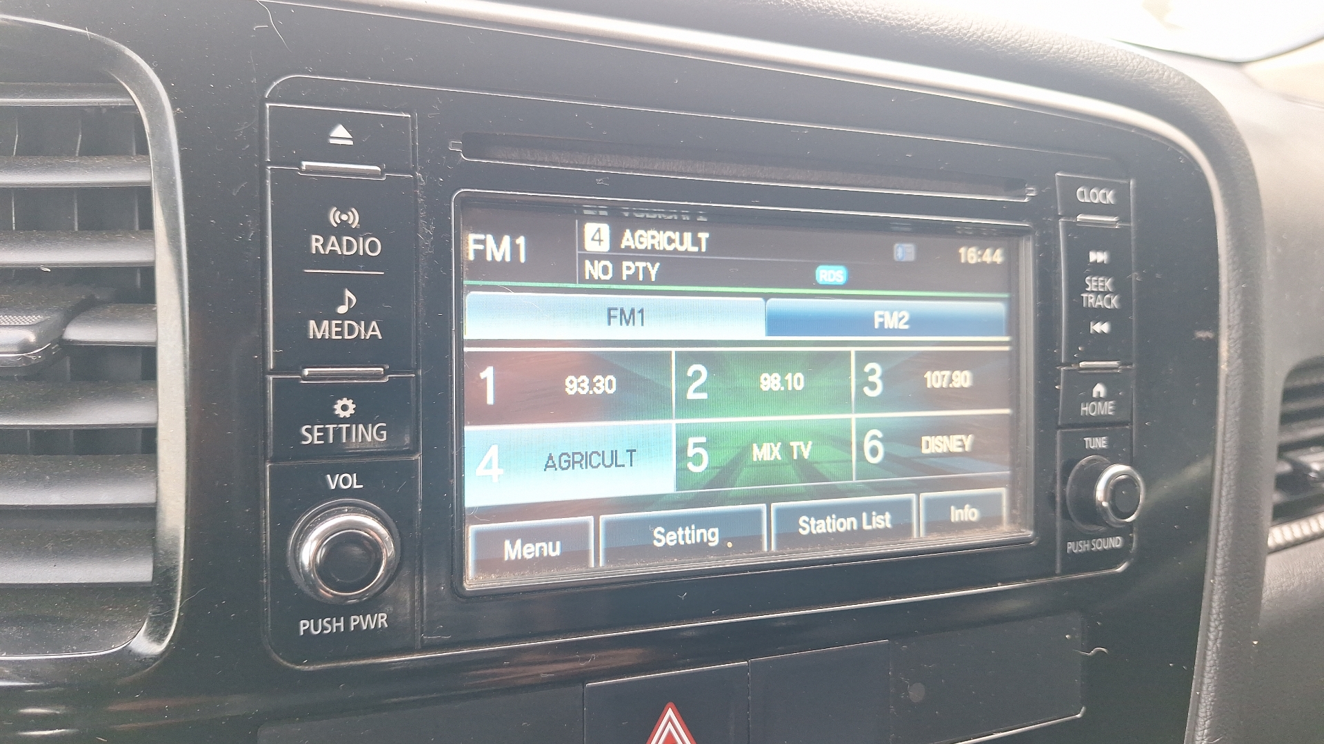 Mitsubishi Outlander — foto 10 de 15