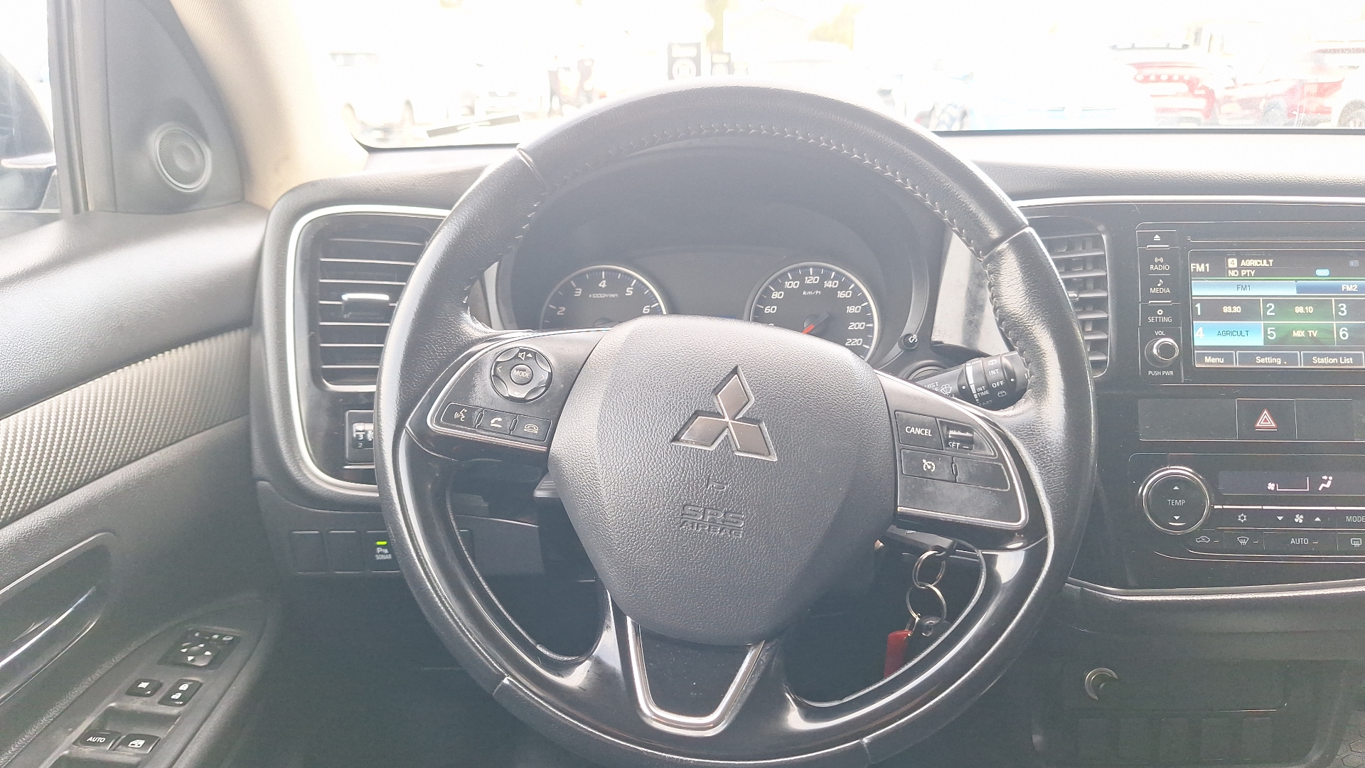 Mitsubishi Outlander — foto 8 de 15