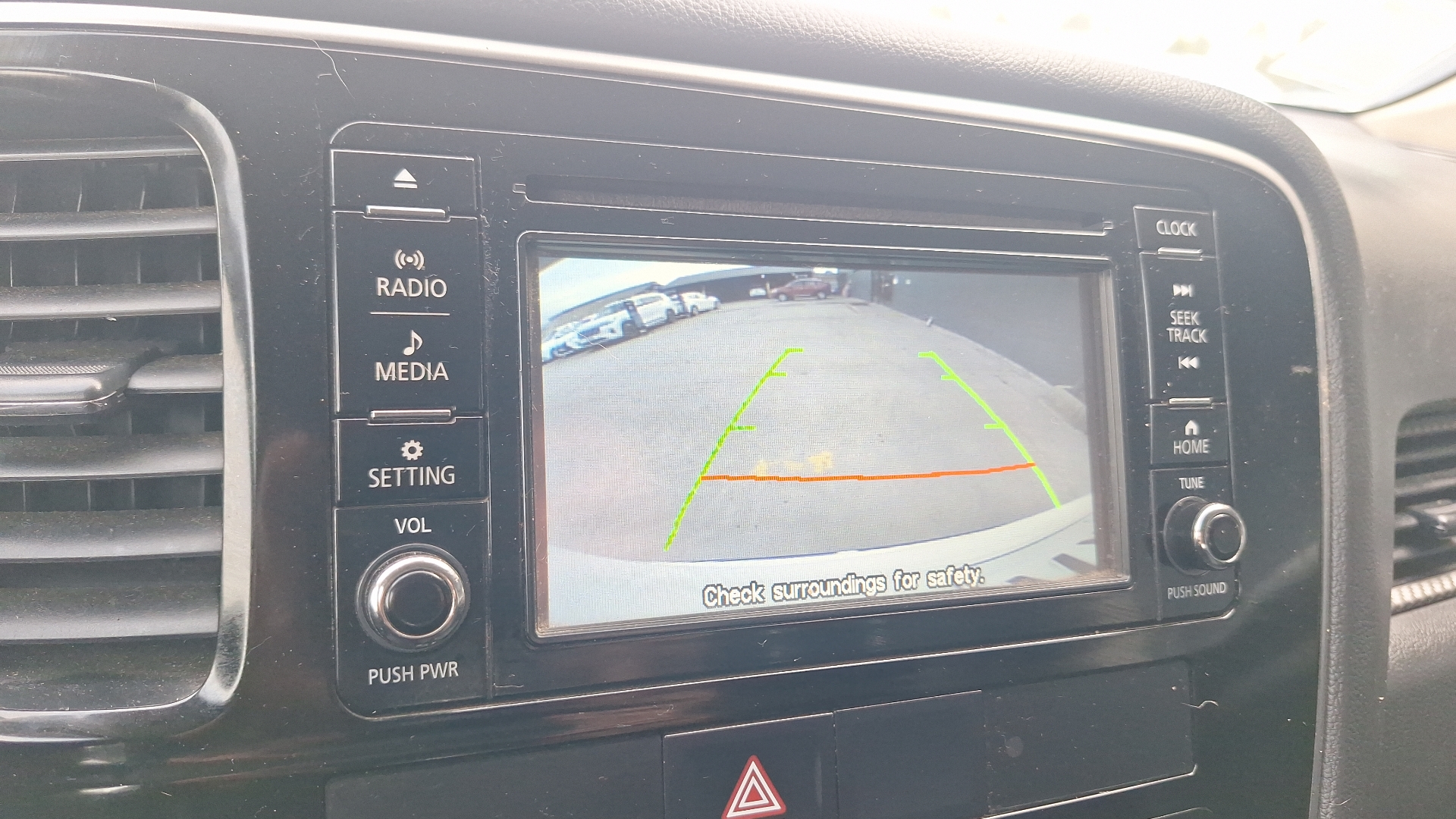 Mitsubishi Outlander — foto 12 de 15