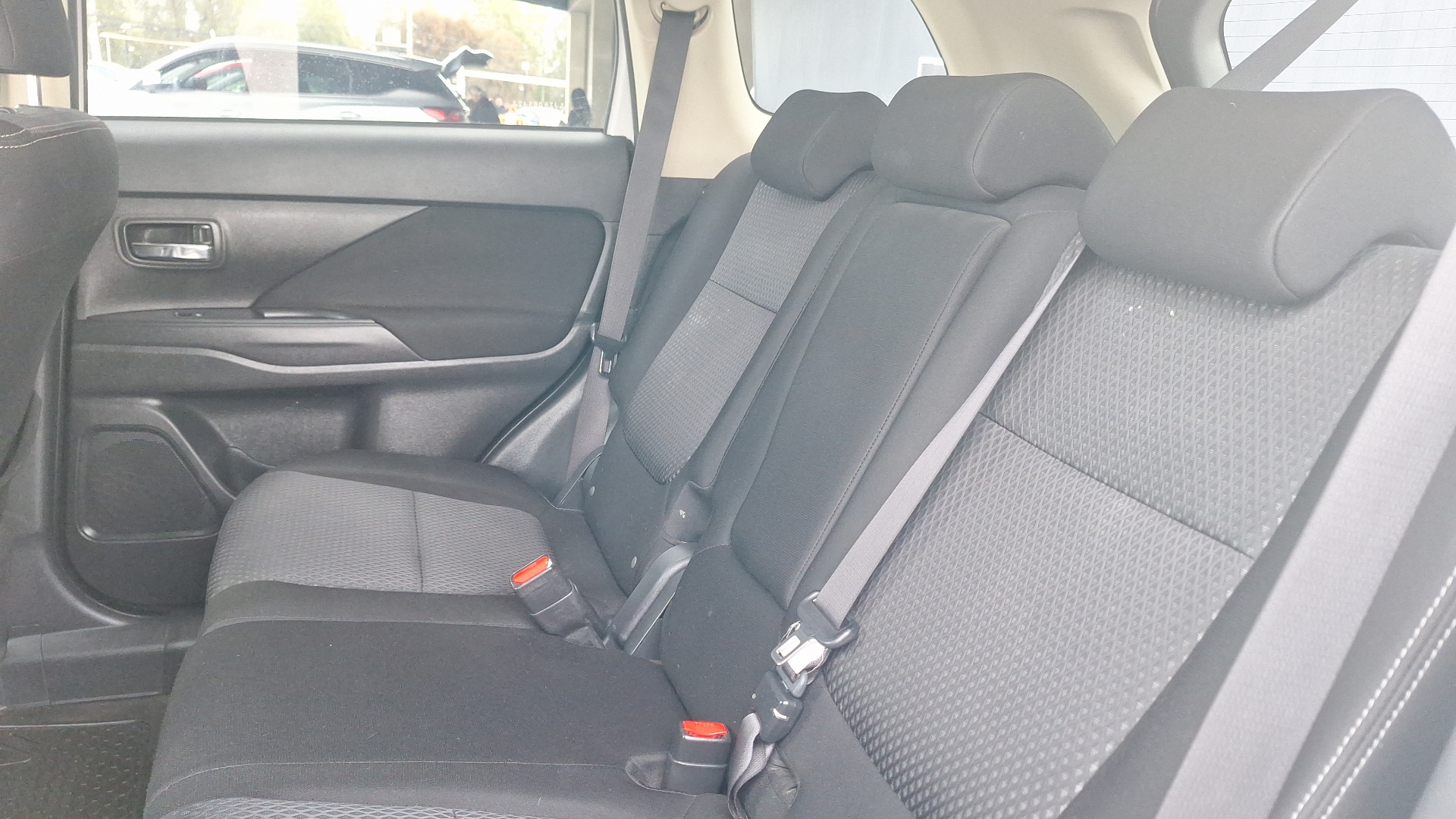 Mitsubishi Outlander — foto 13 de 15