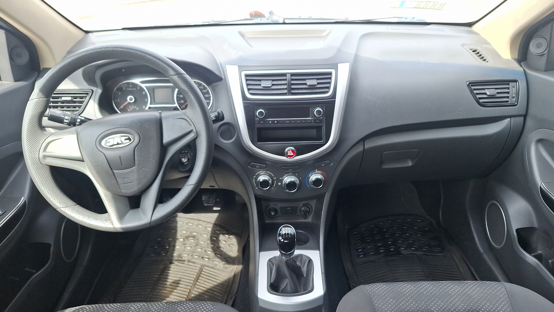 JAC J4 — foto 6 de 14