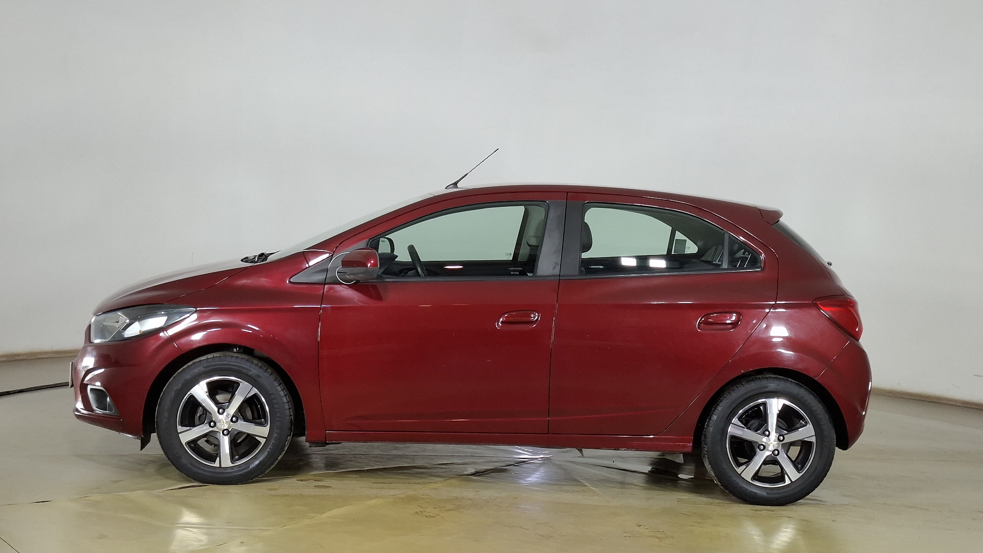 Chevrolet Onix — foto 7 de 15