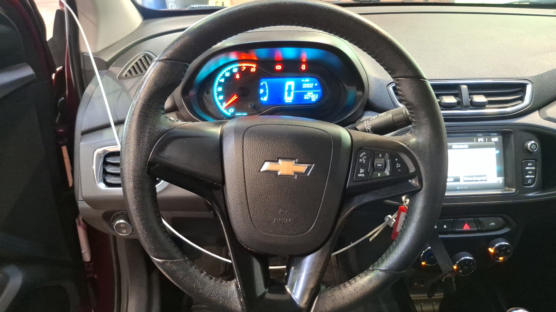 Chevrolet Onix — foto 8 de 15