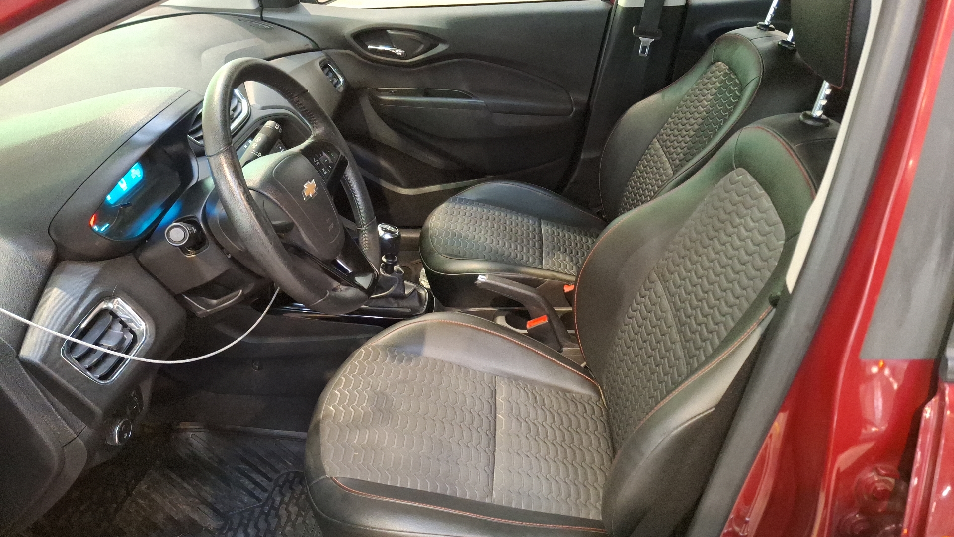 Chevrolet Onix — foto 12 de 15