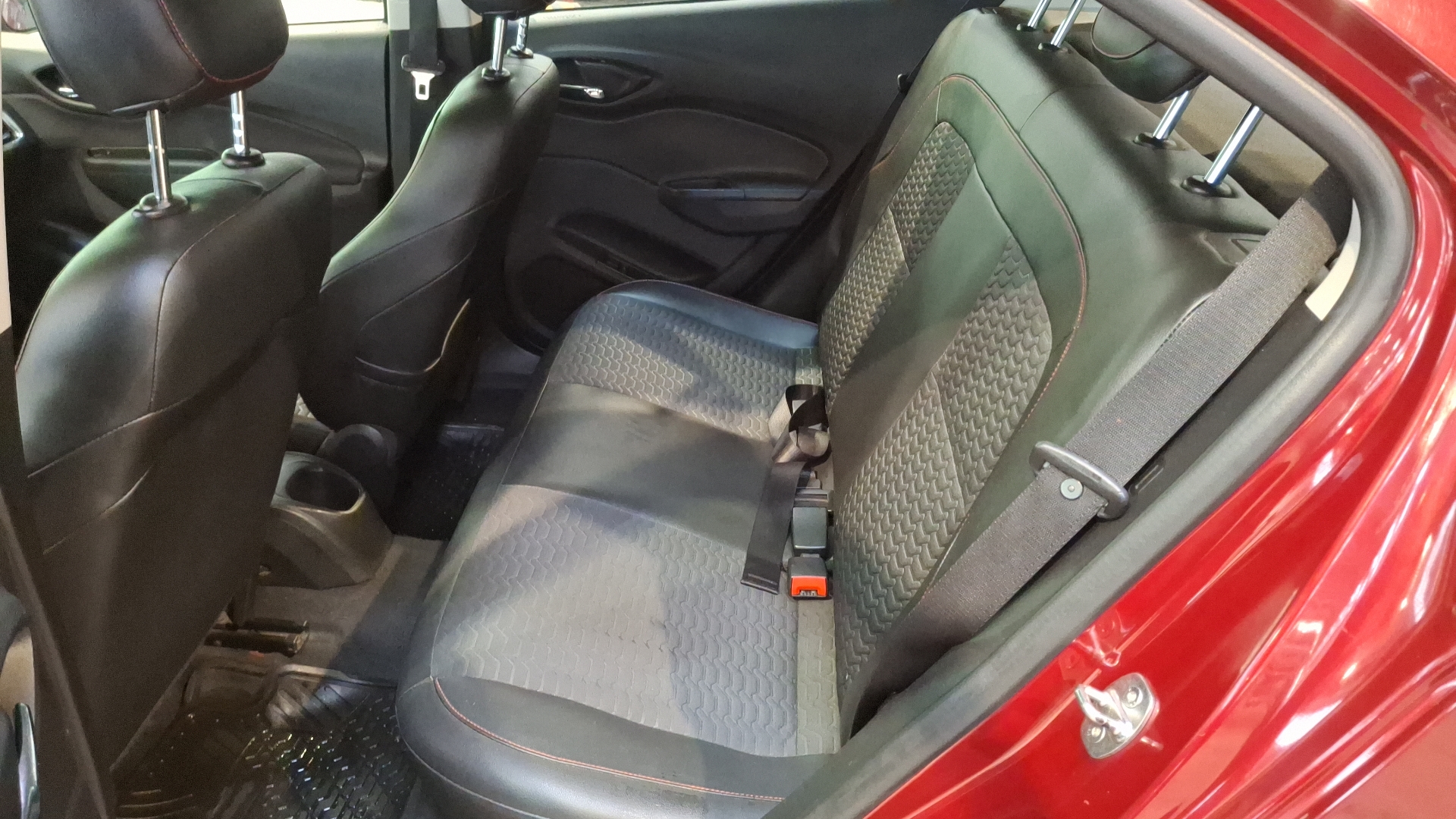 Chevrolet Onix — foto 13 de 15