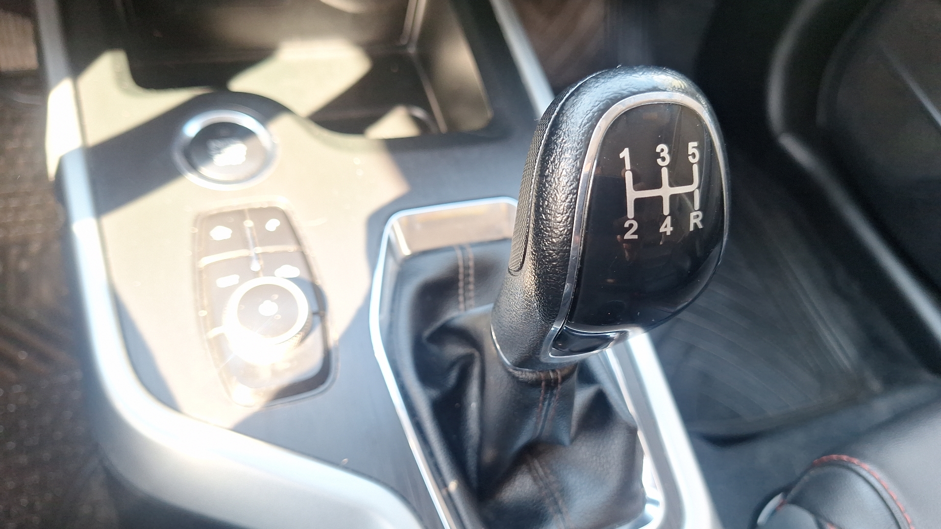 Chery Tiggo 3 — foto 11 de 15