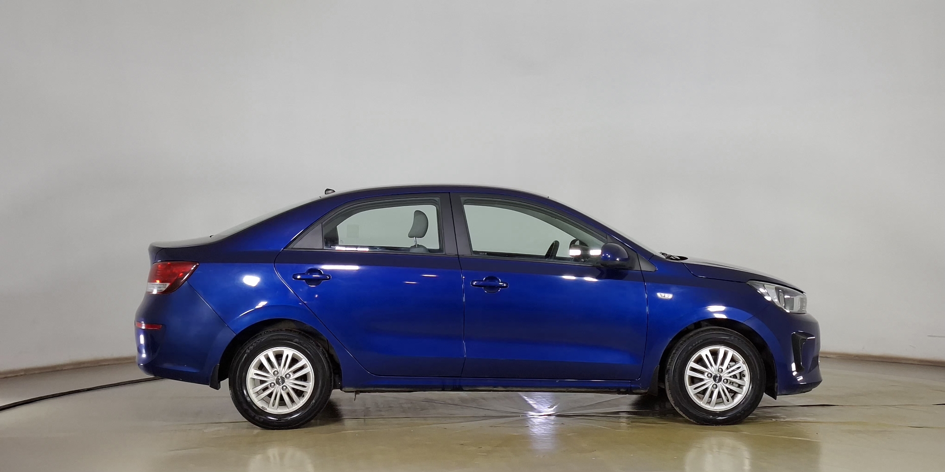 KIA Soluto — foto 4 de 16