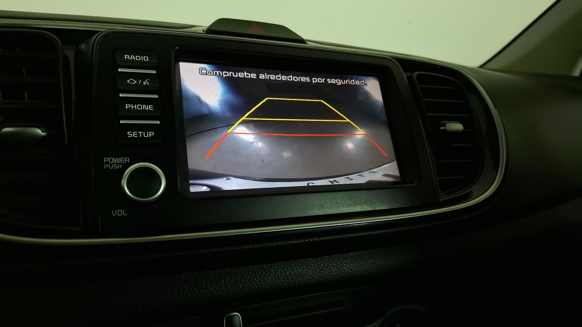 KIA Soluto — foto 12 de 16