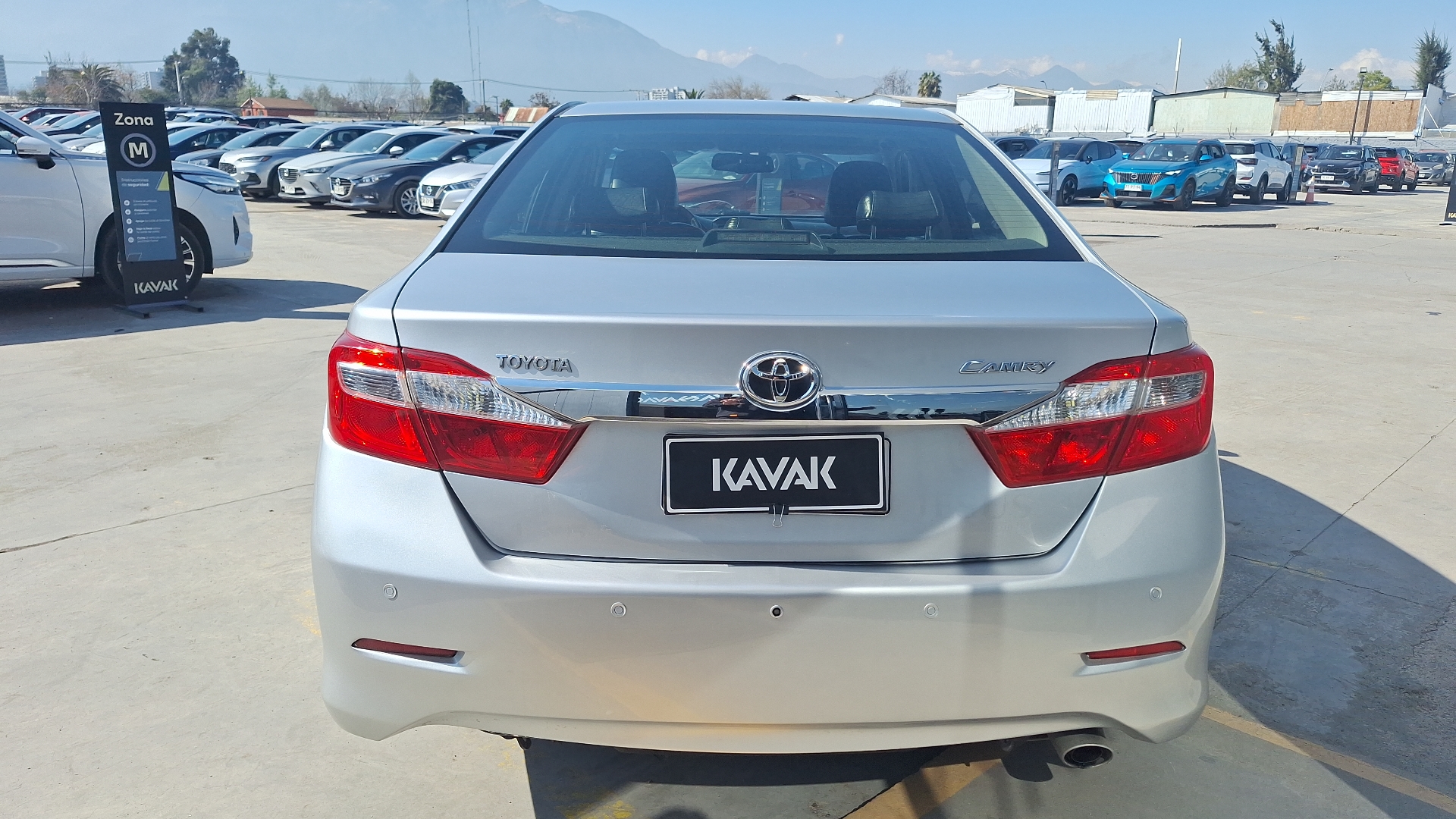 Toyota Camry — foto 3 de 16