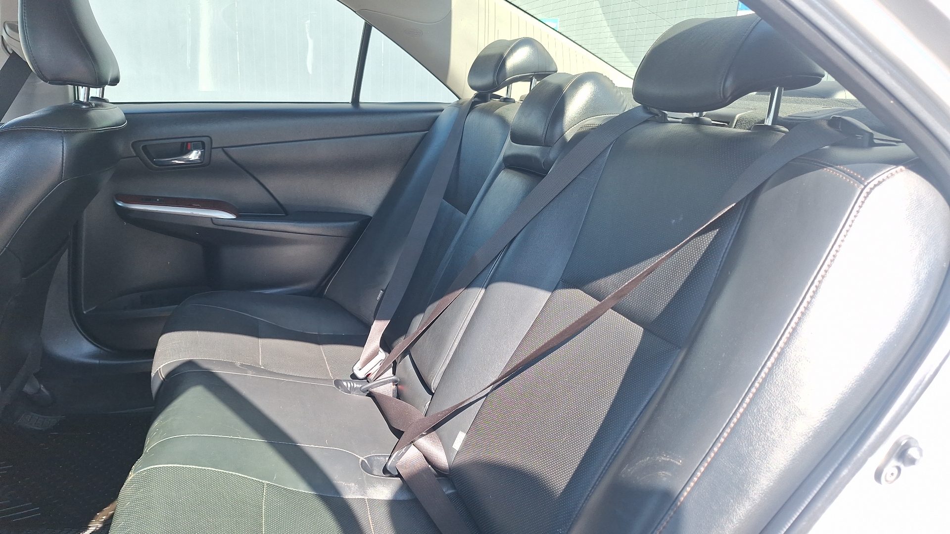 Toyota Camry — foto 14 de 16