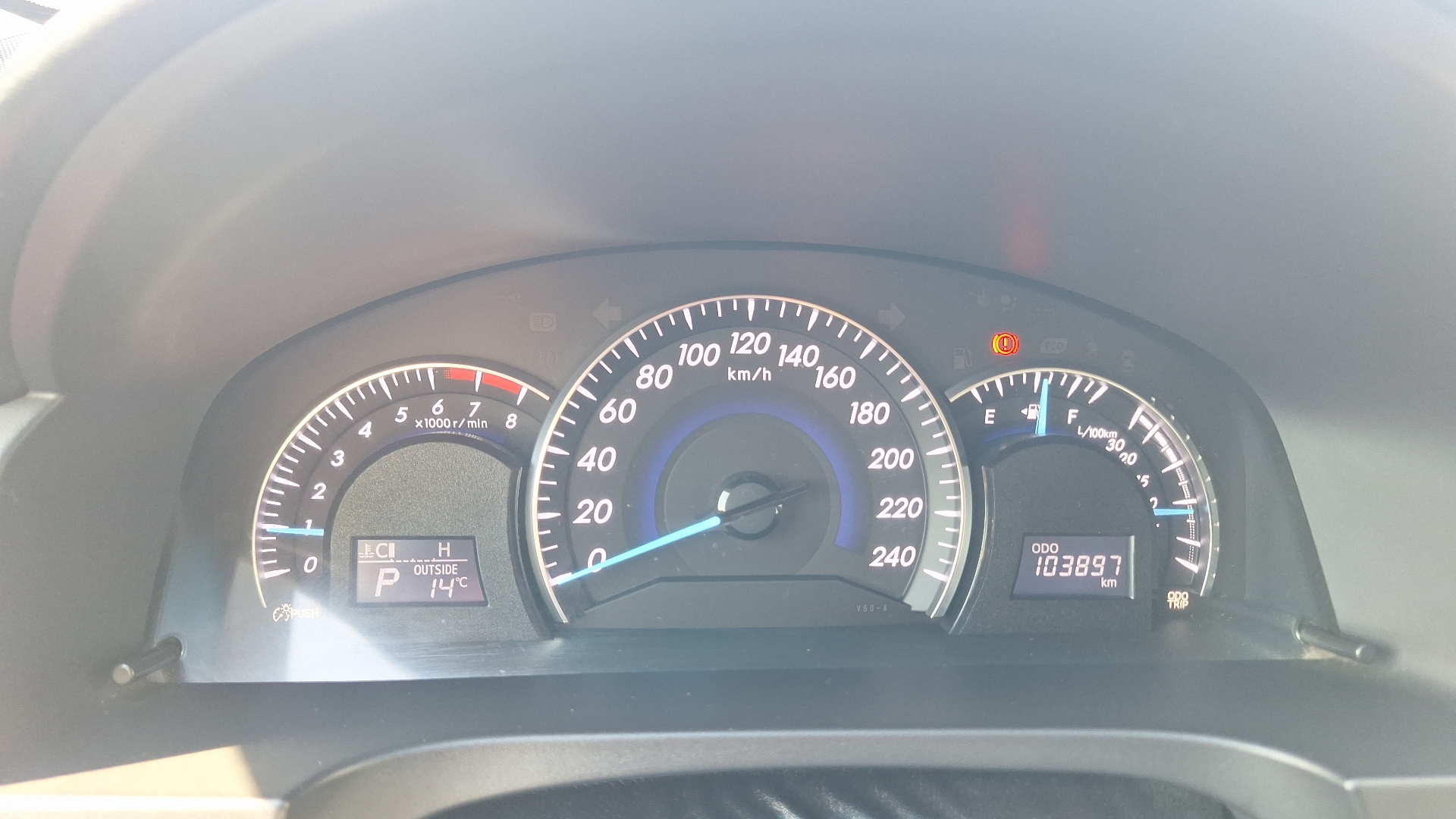 Toyota Camry — foto 9 de 16
