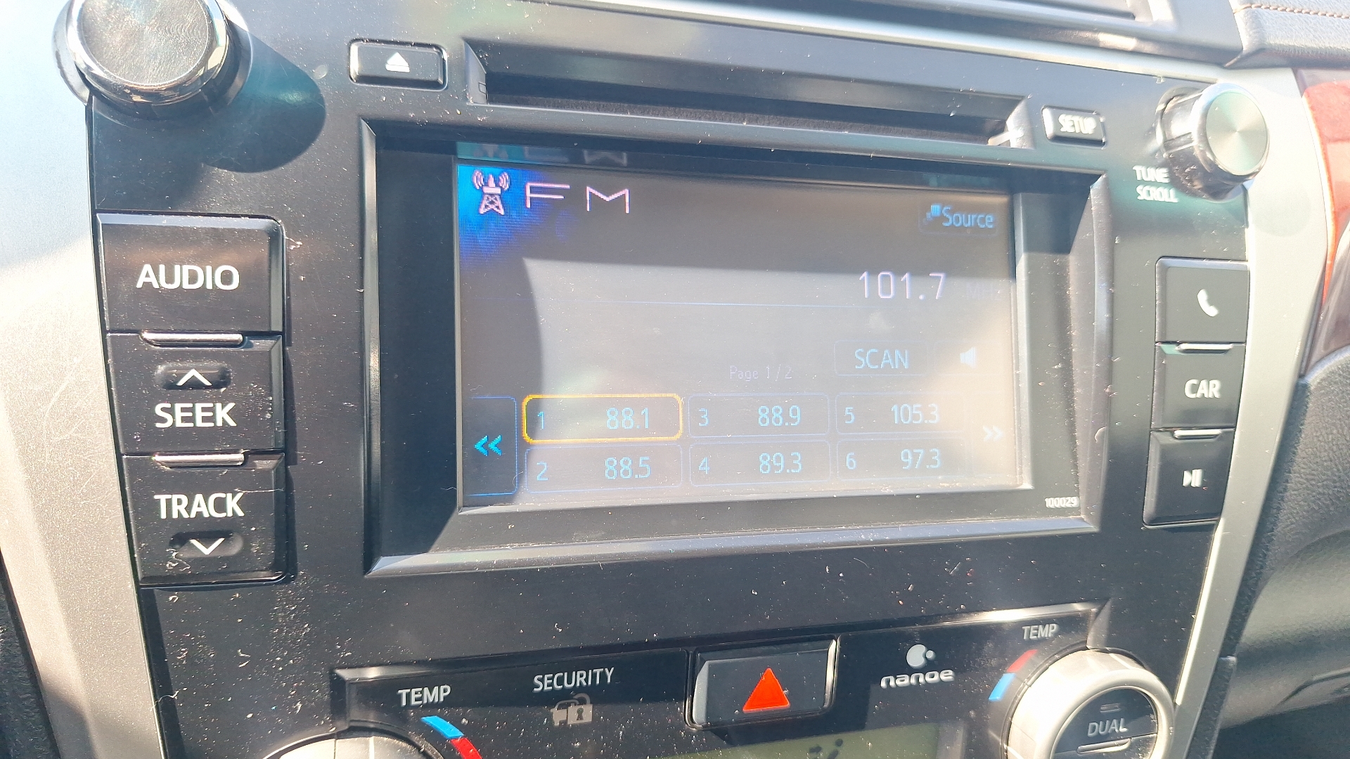 Toyota Camry — foto 10 de 16