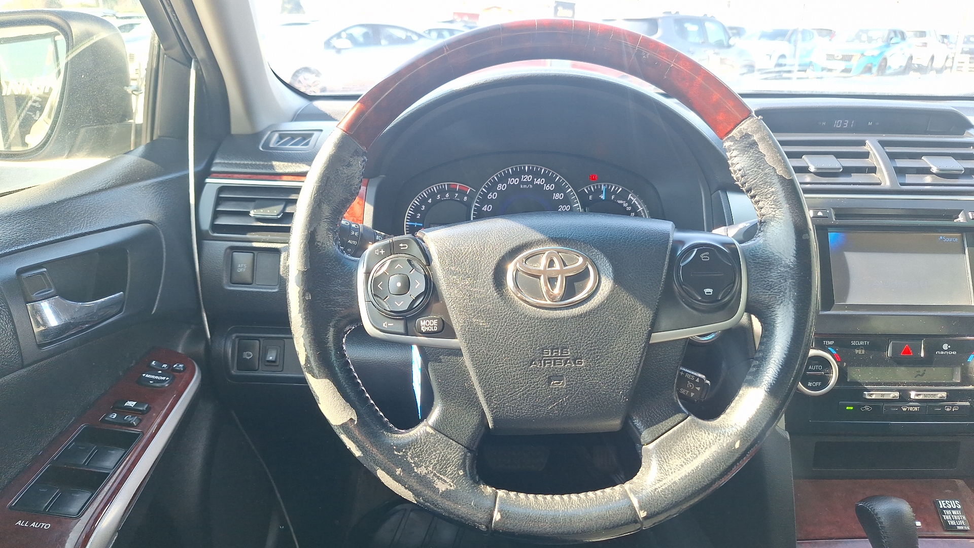 Toyota Camry — foto 8 de 16