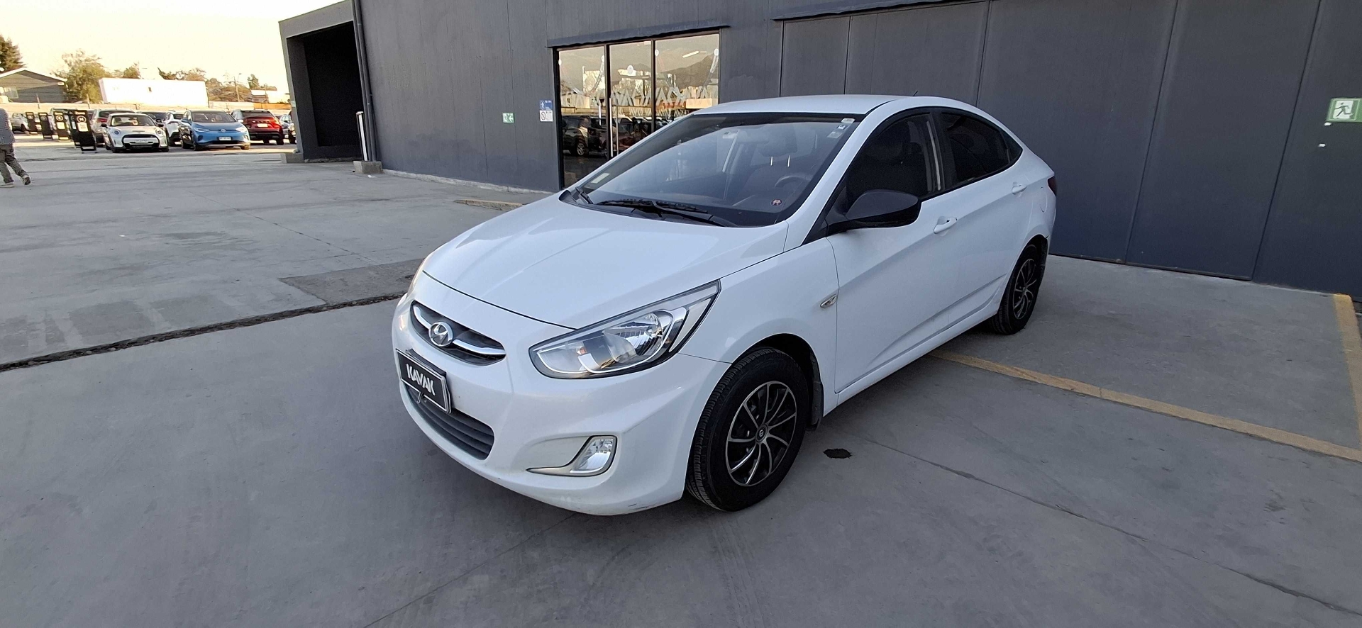Hyundai Accent — foto 1 de 6