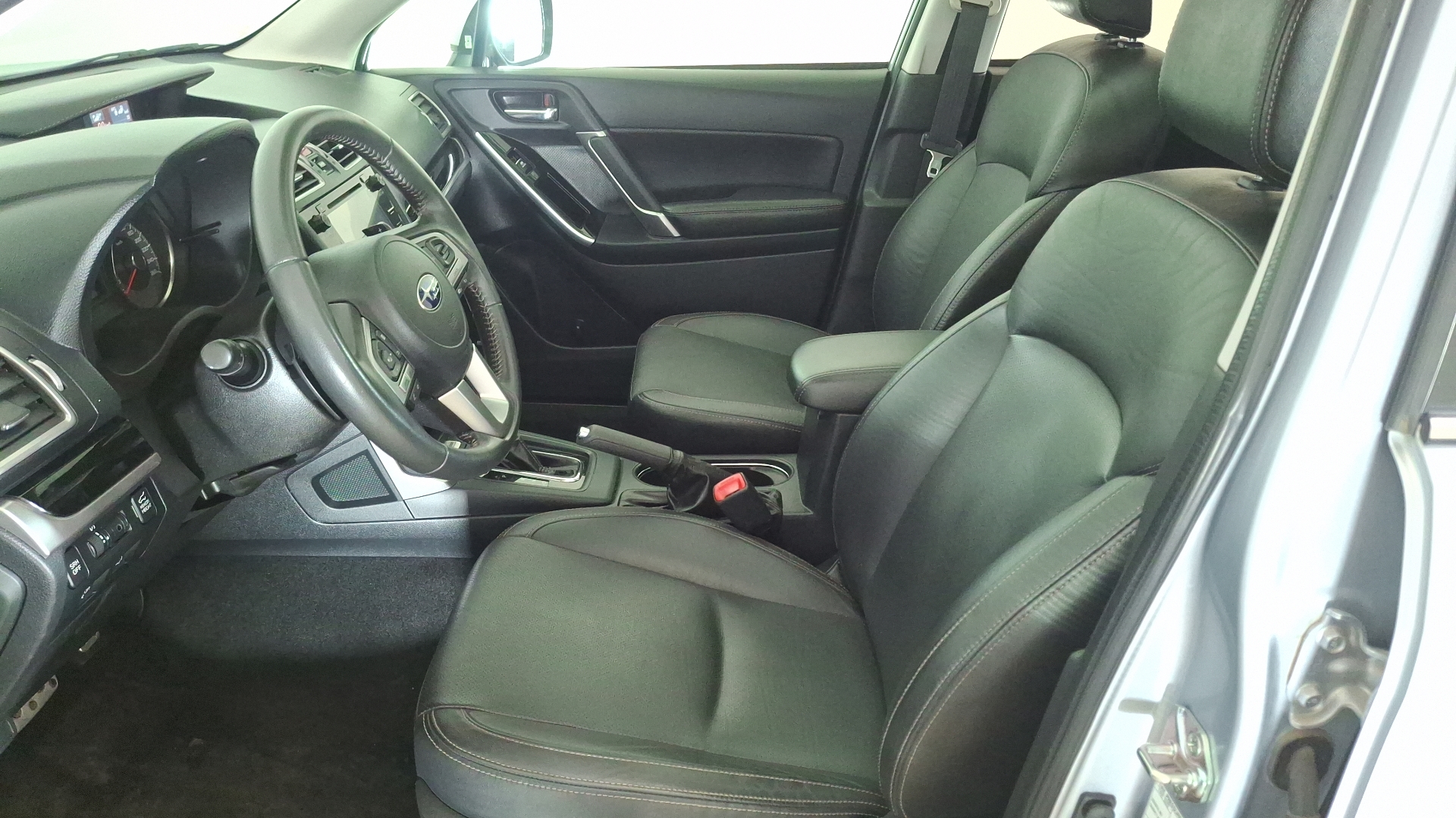 Subaru Forester — foto 13 de 16