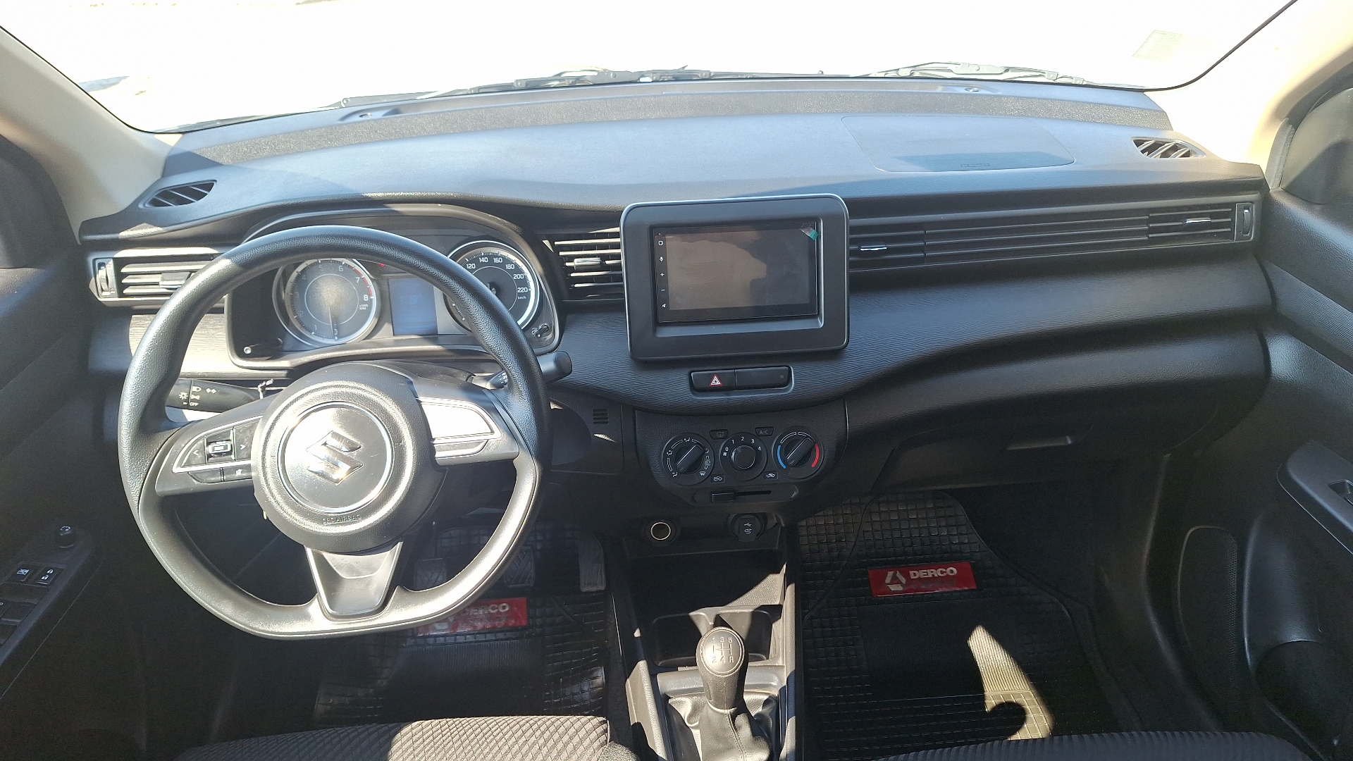 Suzuki Ertiga — foto 6 de 16