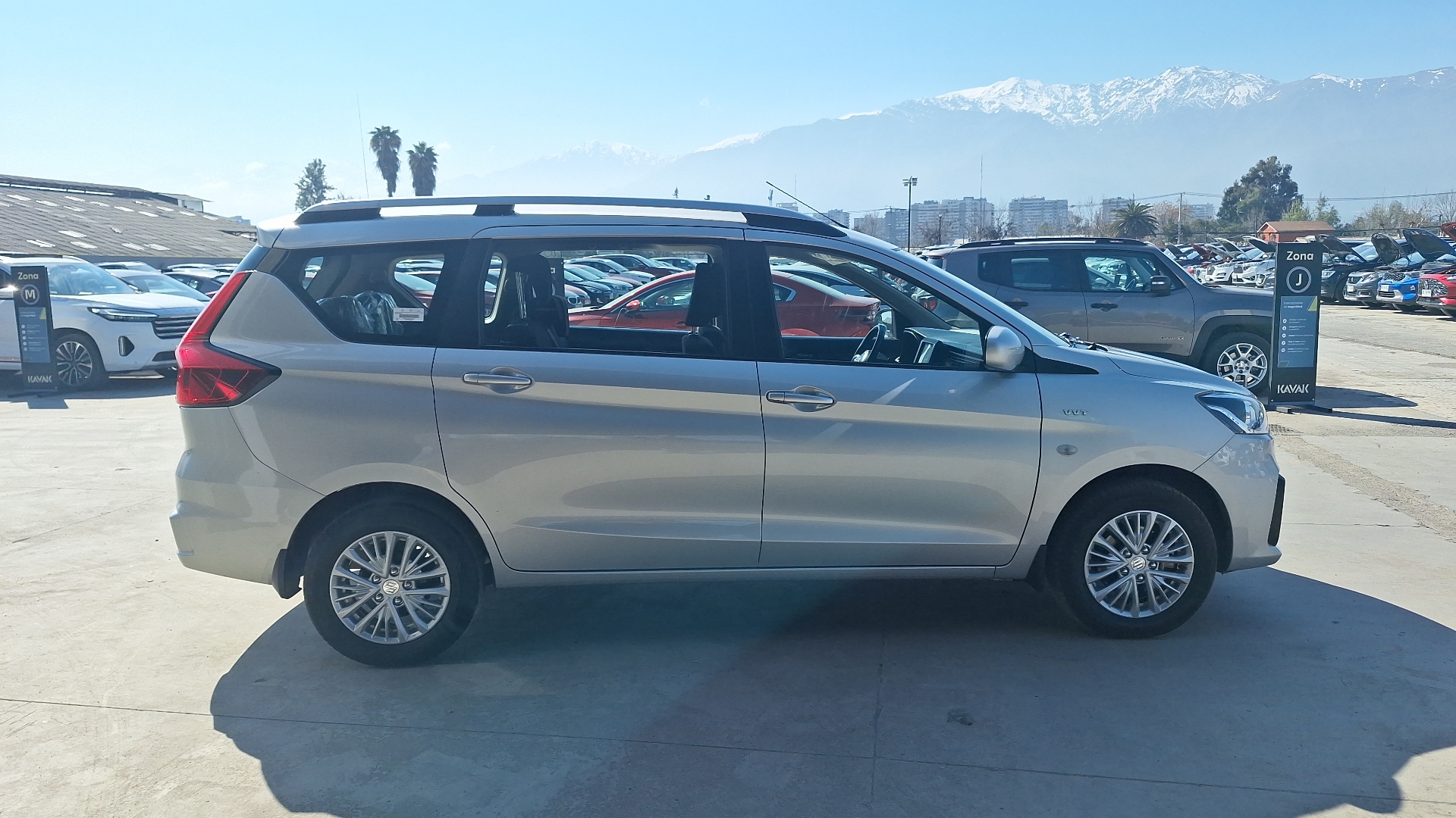 Suzuki Ertiga — foto 5 de 16