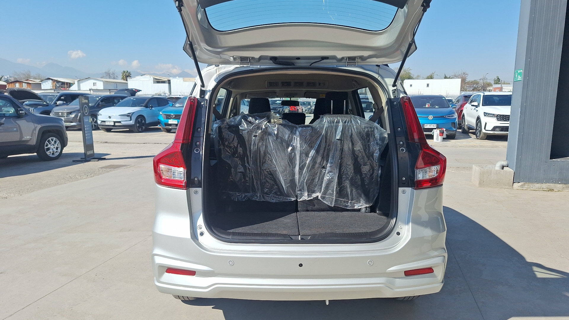 Suzuki Ertiga — foto 4 de 16