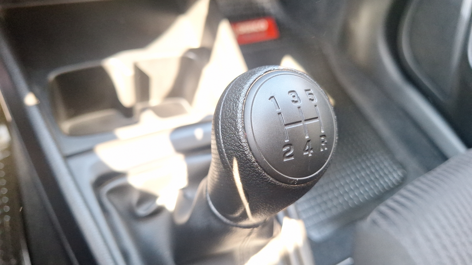 Suzuki Ertiga — foto 11 de 16