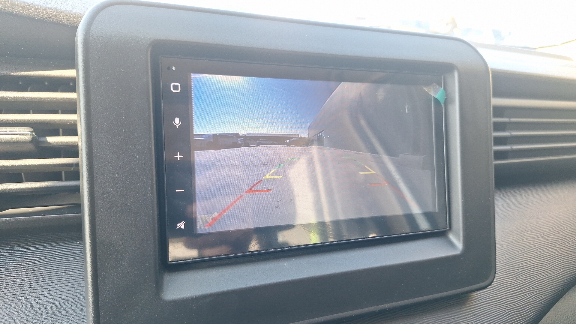 Suzuki Ertiga — foto 12 de 16