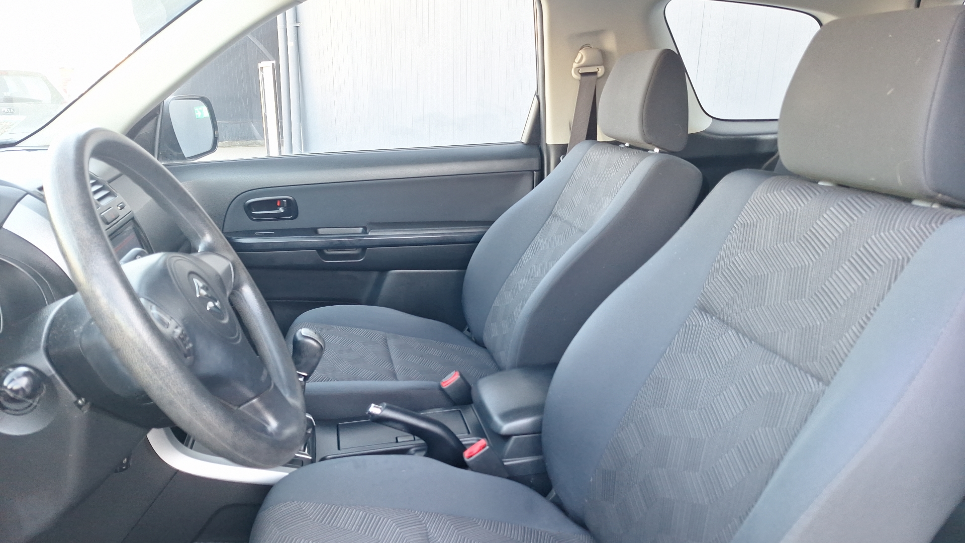Suzuki Grand Vitara — foto 14 de 15