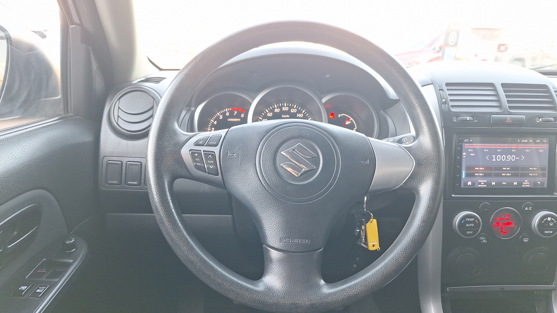 Suzuki Grand Vitara — foto 8 de 15