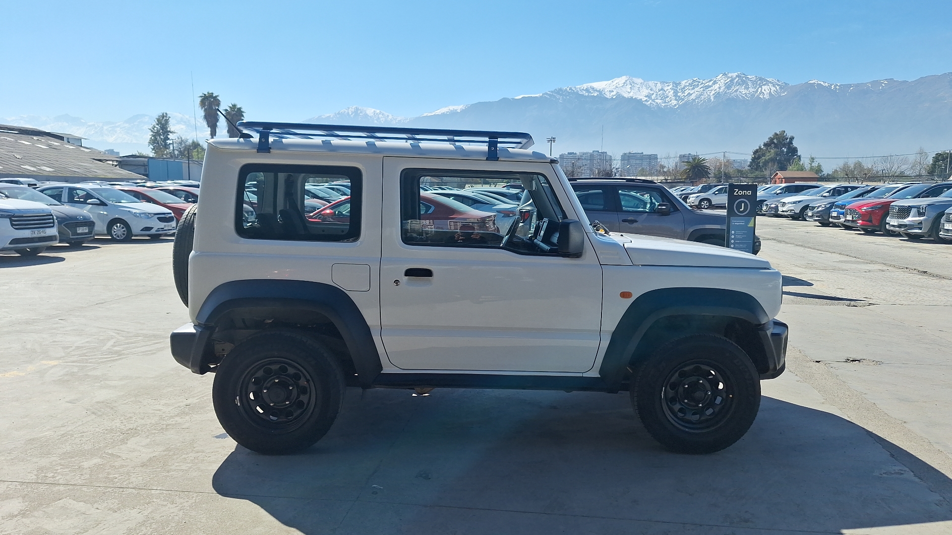 Suzuki Jimny — foto 5 de 15