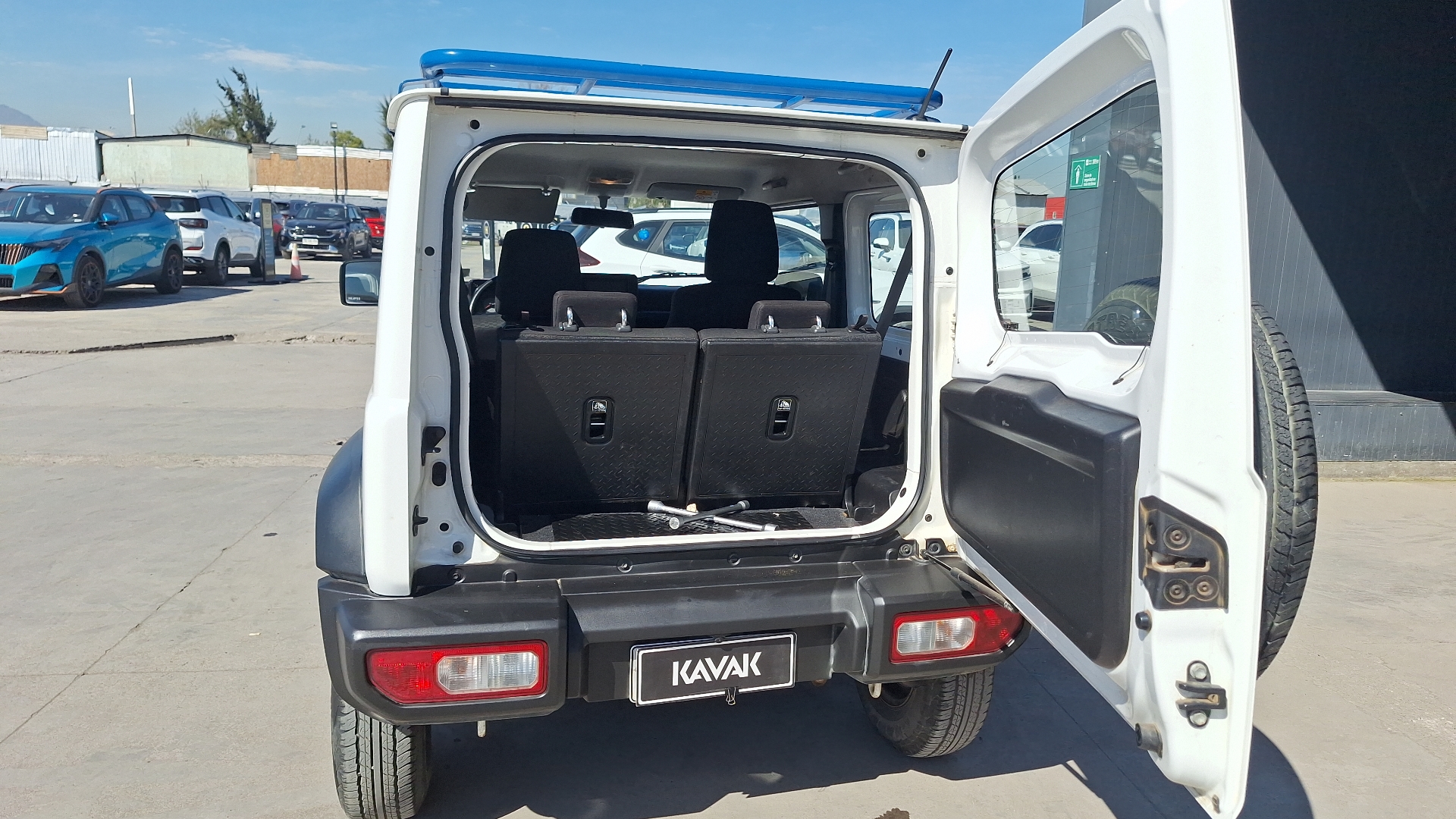 Suzuki Jimny — foto 4 de 15