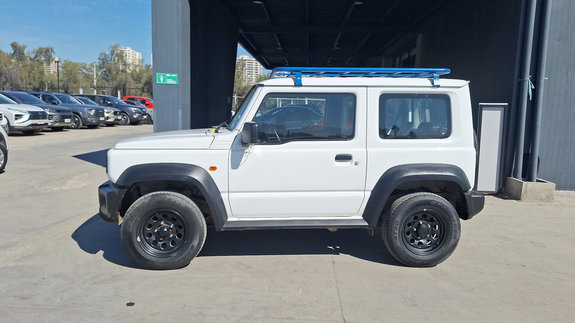 Suzuki Jimny — foto 2 de 15