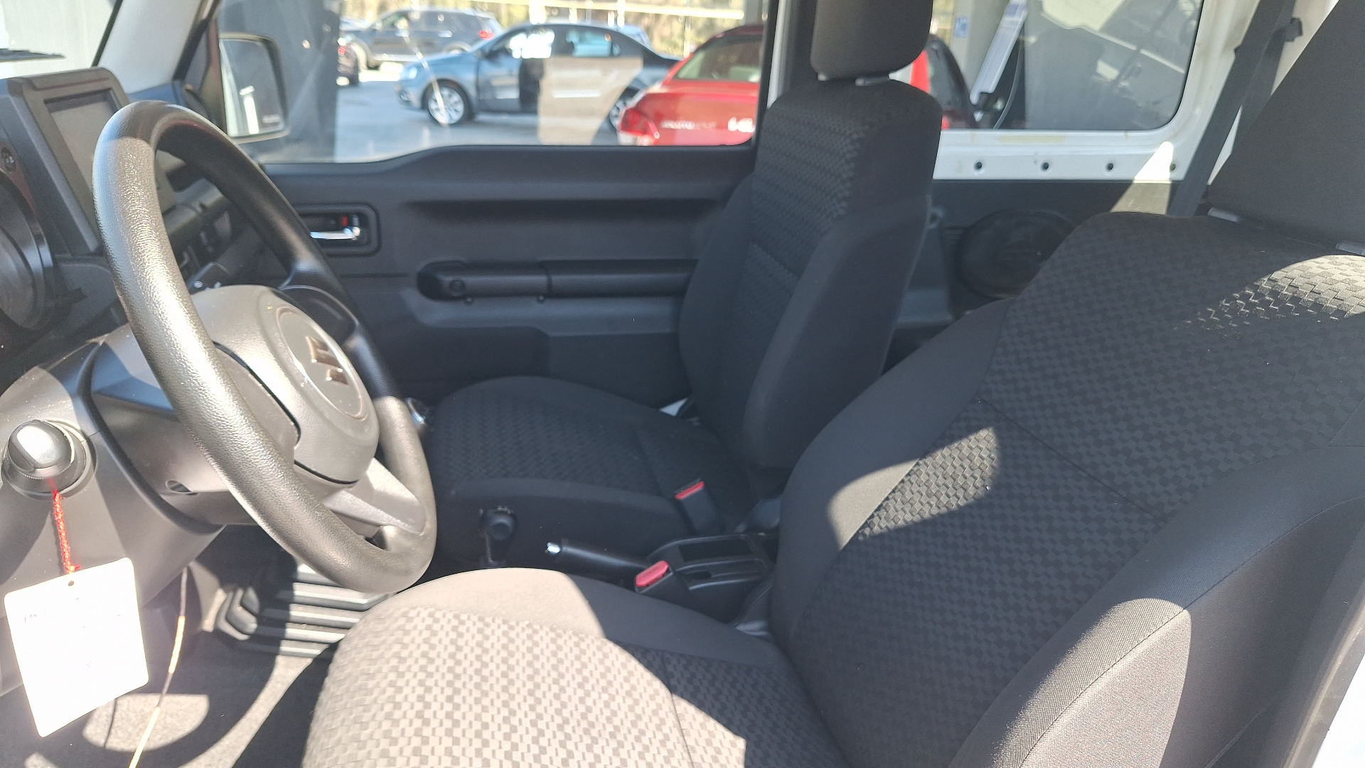 Suzuki Jimny — foto 14 de 15
