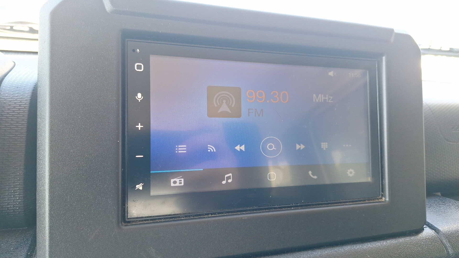 Suzuki Jimny — foto 10 de 15