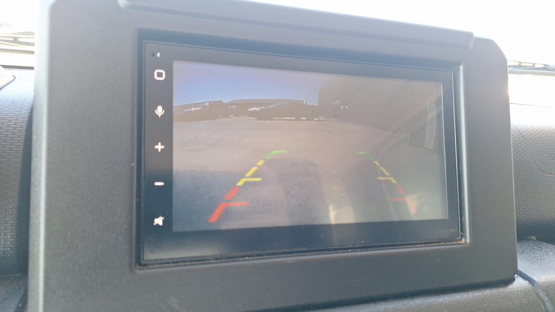 Suzuki Jimny — foto 12 de 15