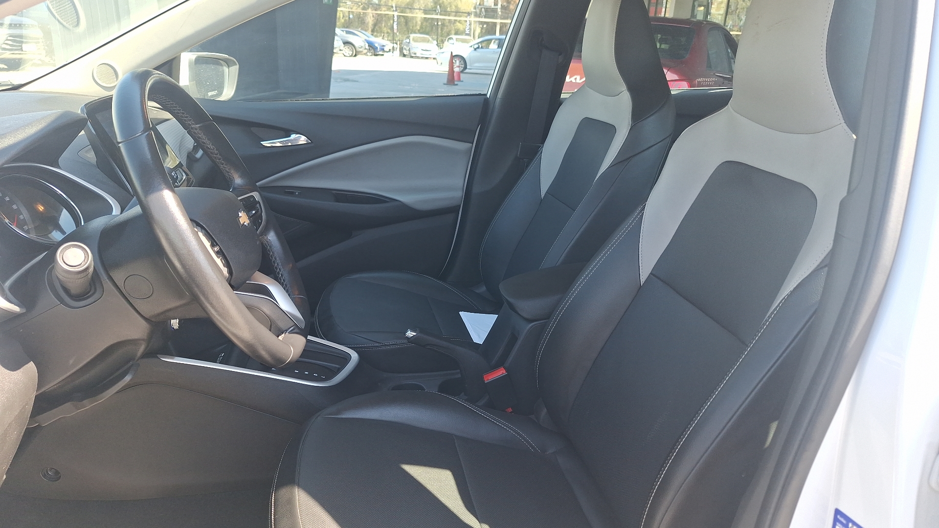 Chevrolet Onix — foto 14 de 15