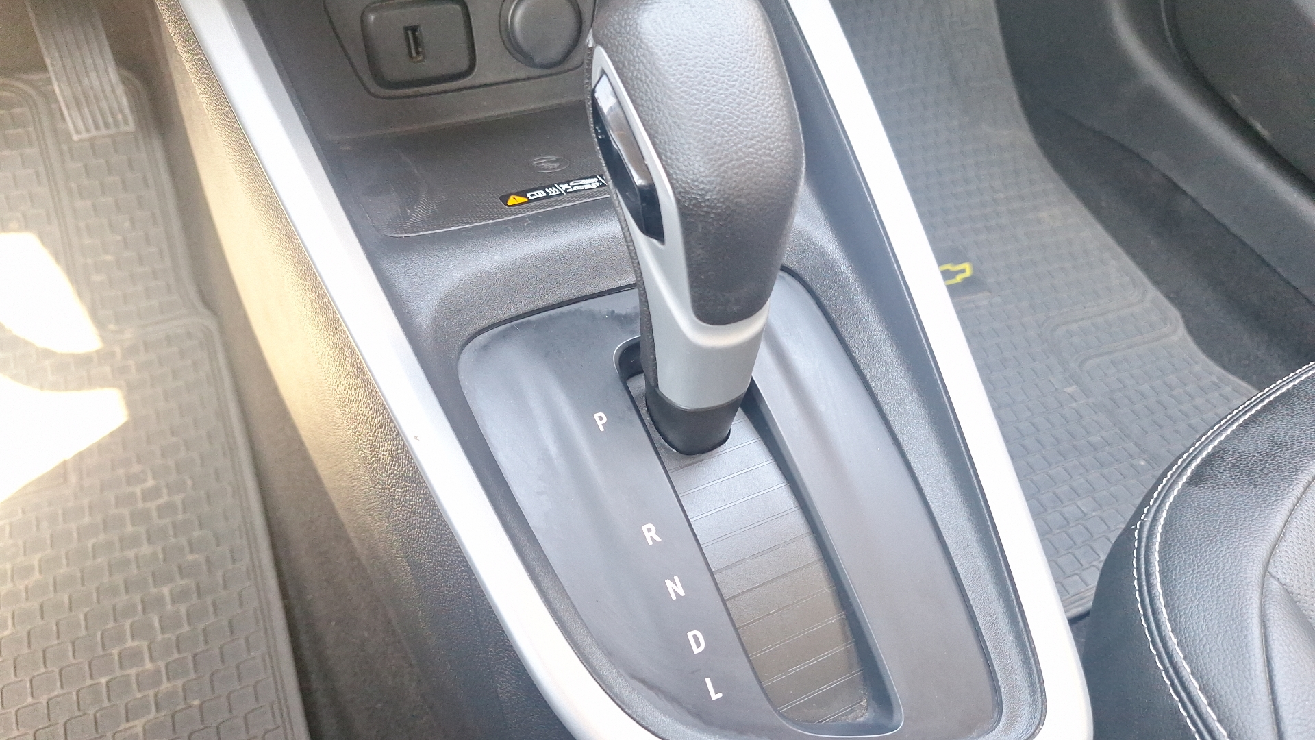 Chevrolet Onix — foto 11 de 15