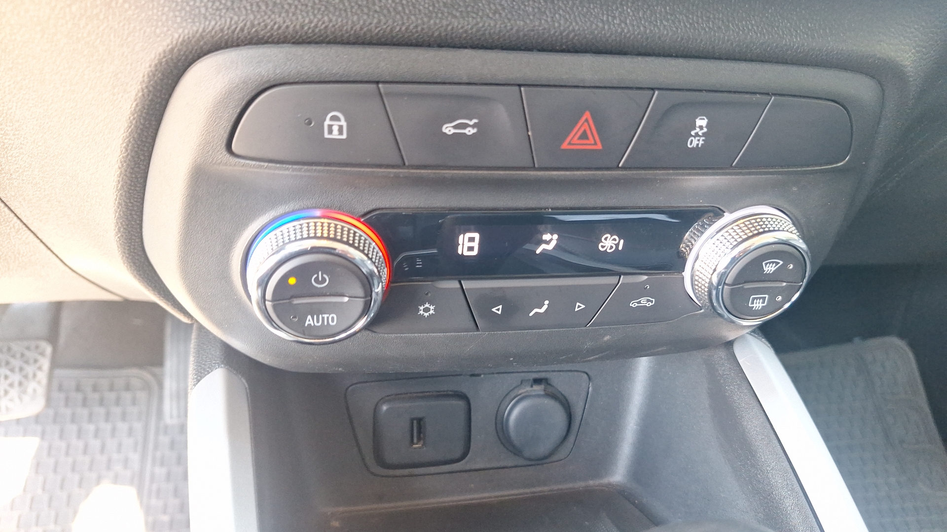 Chevrolet Onix — foto 15 de 15