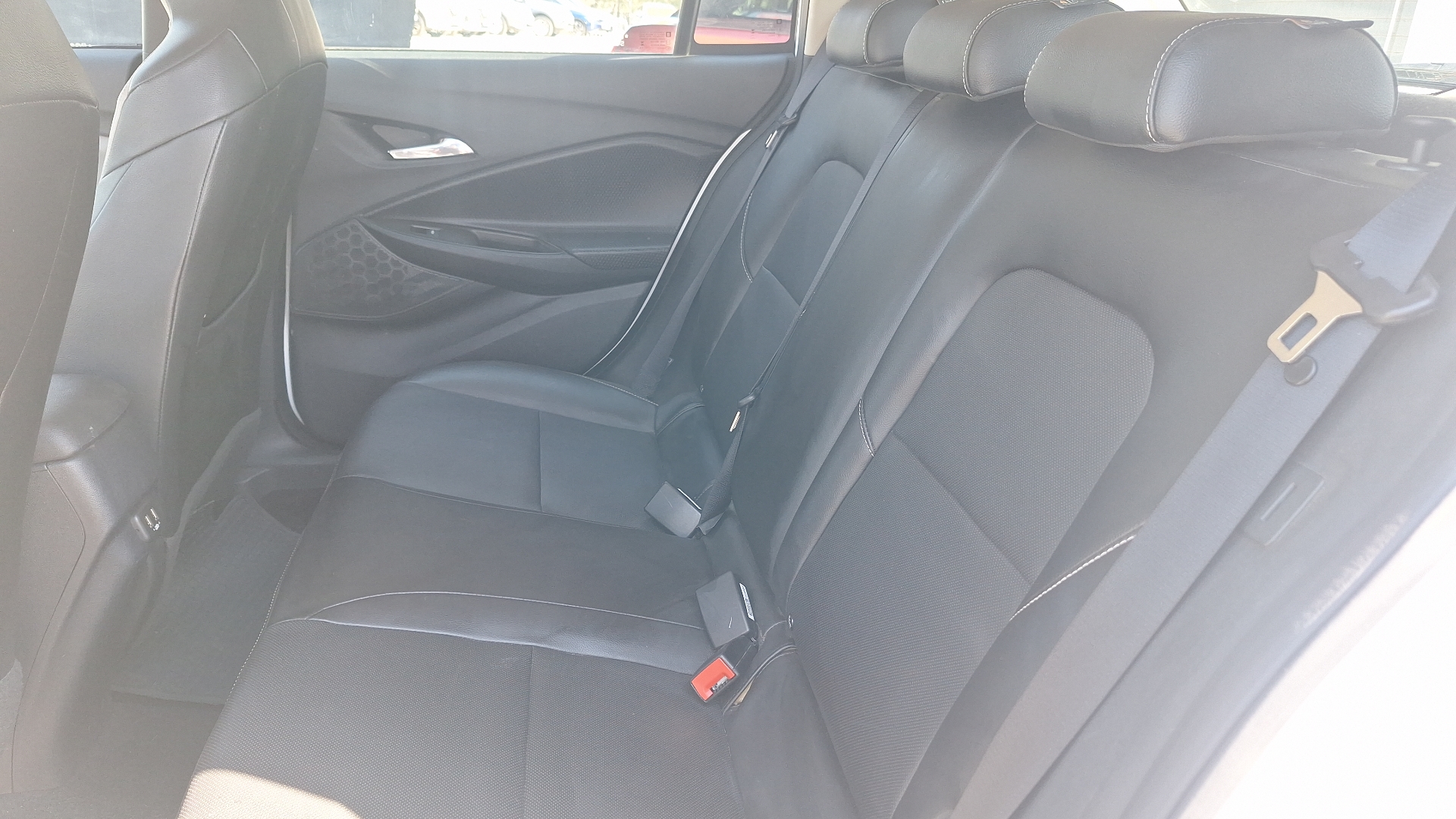 Chevrolet Onix — foto 13 de 15